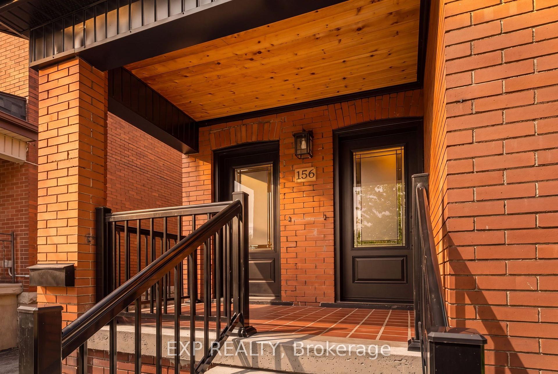 Photo 3 of 156 Park Row S, Hamilton, Delta — HOMEH
