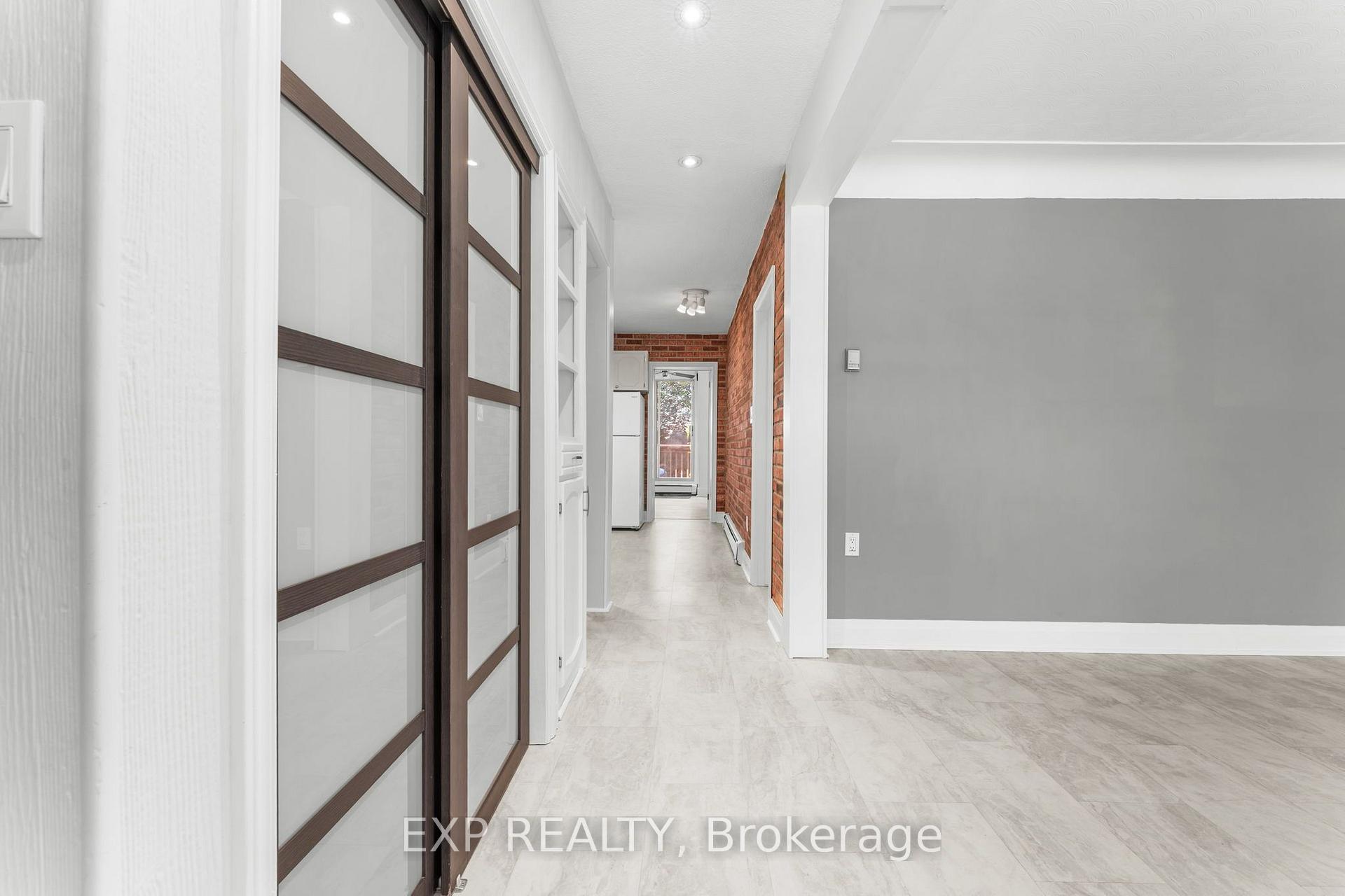 Photo 4 of 156 Park Row S, Hamilton, Delta — HOMEH