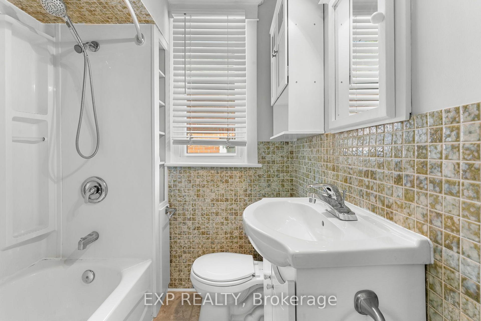Photo 27 of 156 Park Row S, Hamilton, Delta — HOMEH