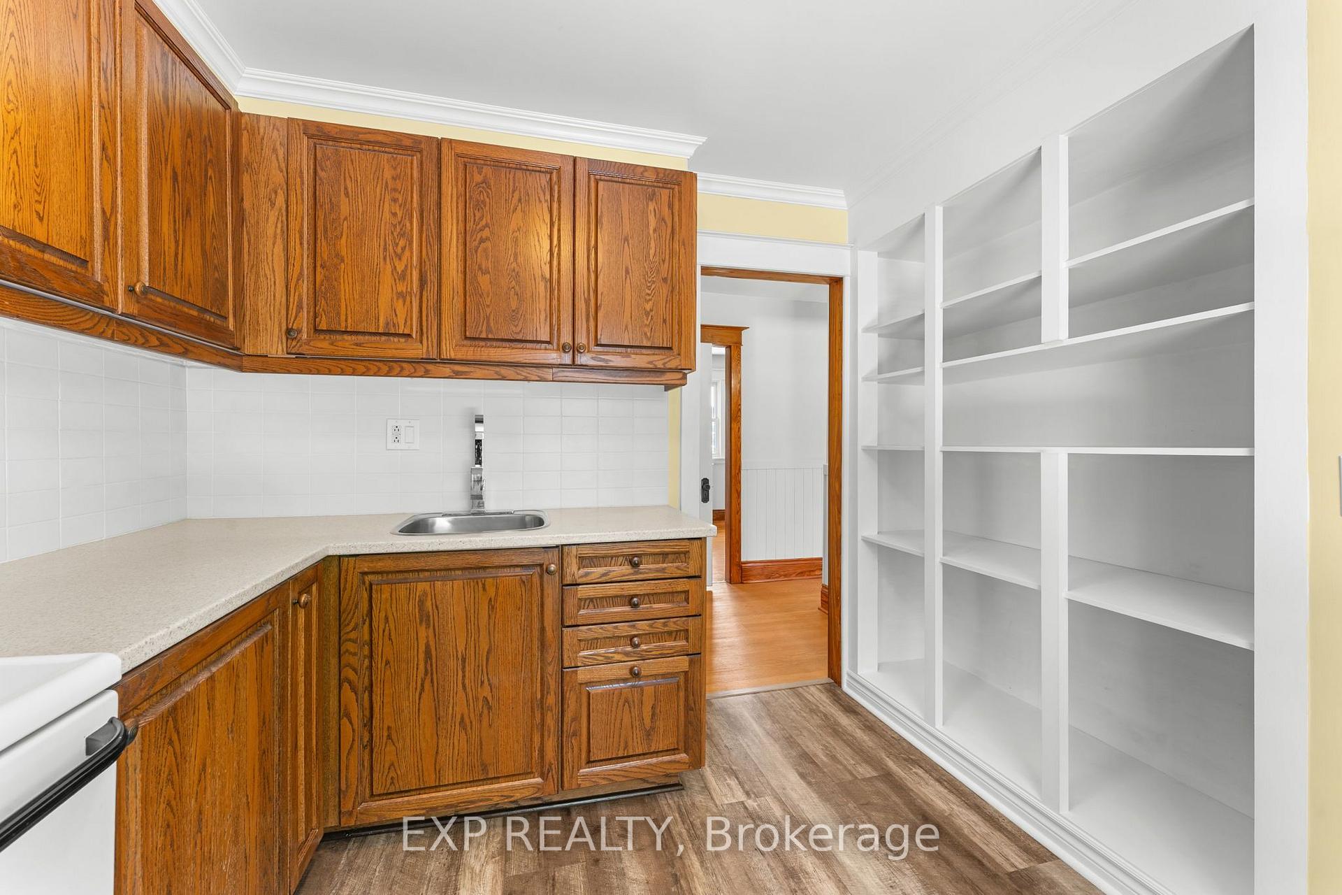 Photo 30 of 156 Park Row S, Hamilton, Delta — HOMEH