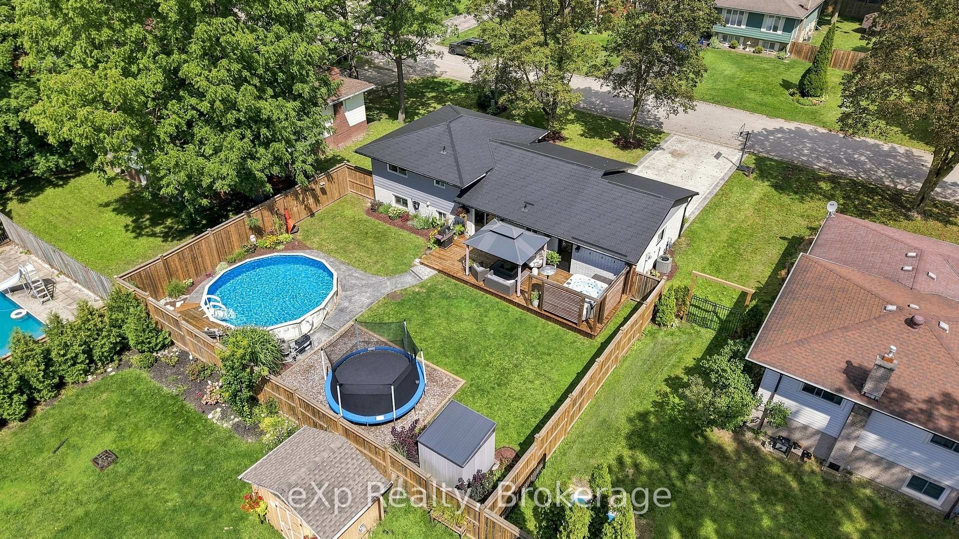 Photo 2 of 541 Oakview Crescent, Wellington North, Mount Forest — HOMEH
