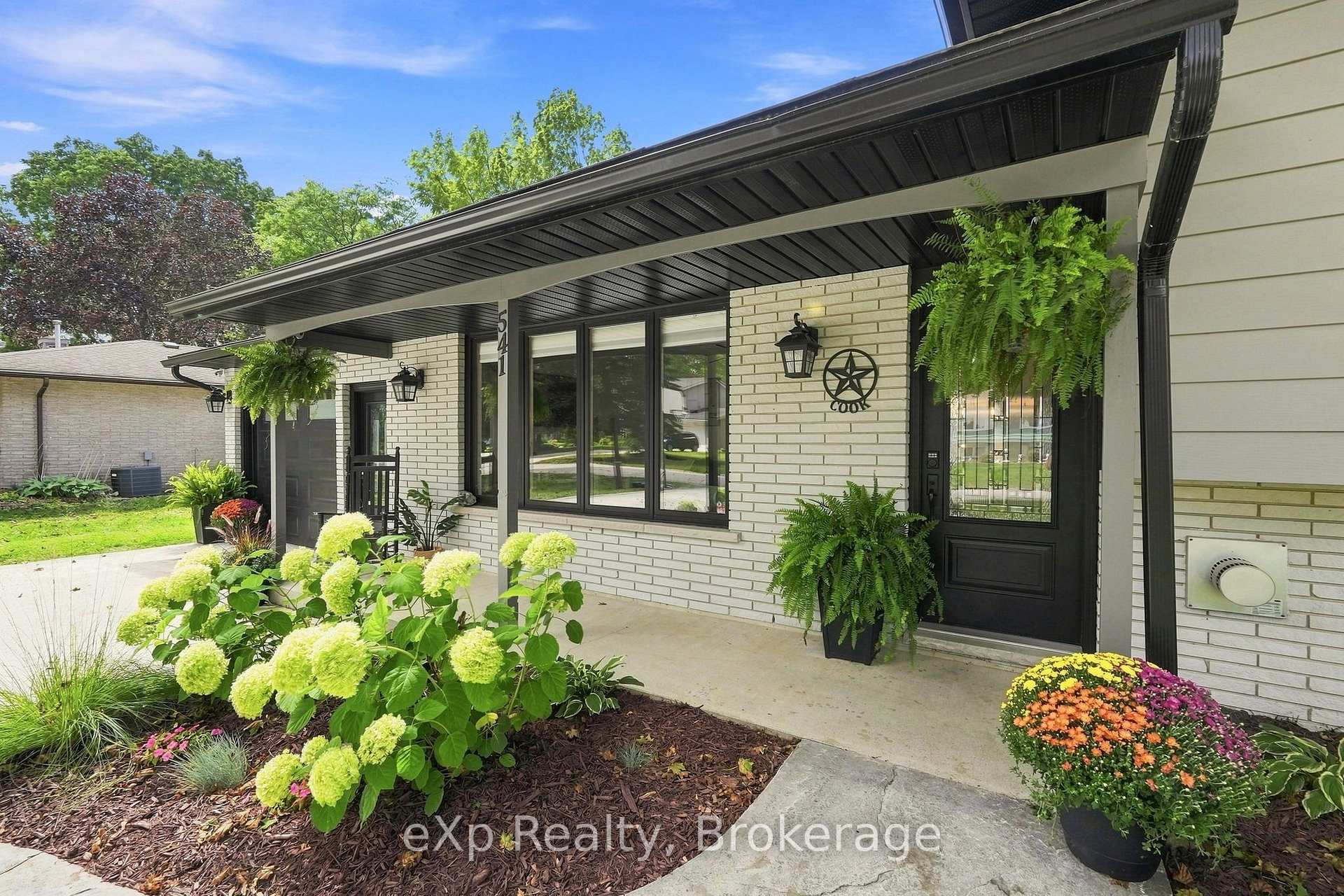 Photo 5 of 541 Oakview Crescent, Wellington North, Mount Forest — HOMEH