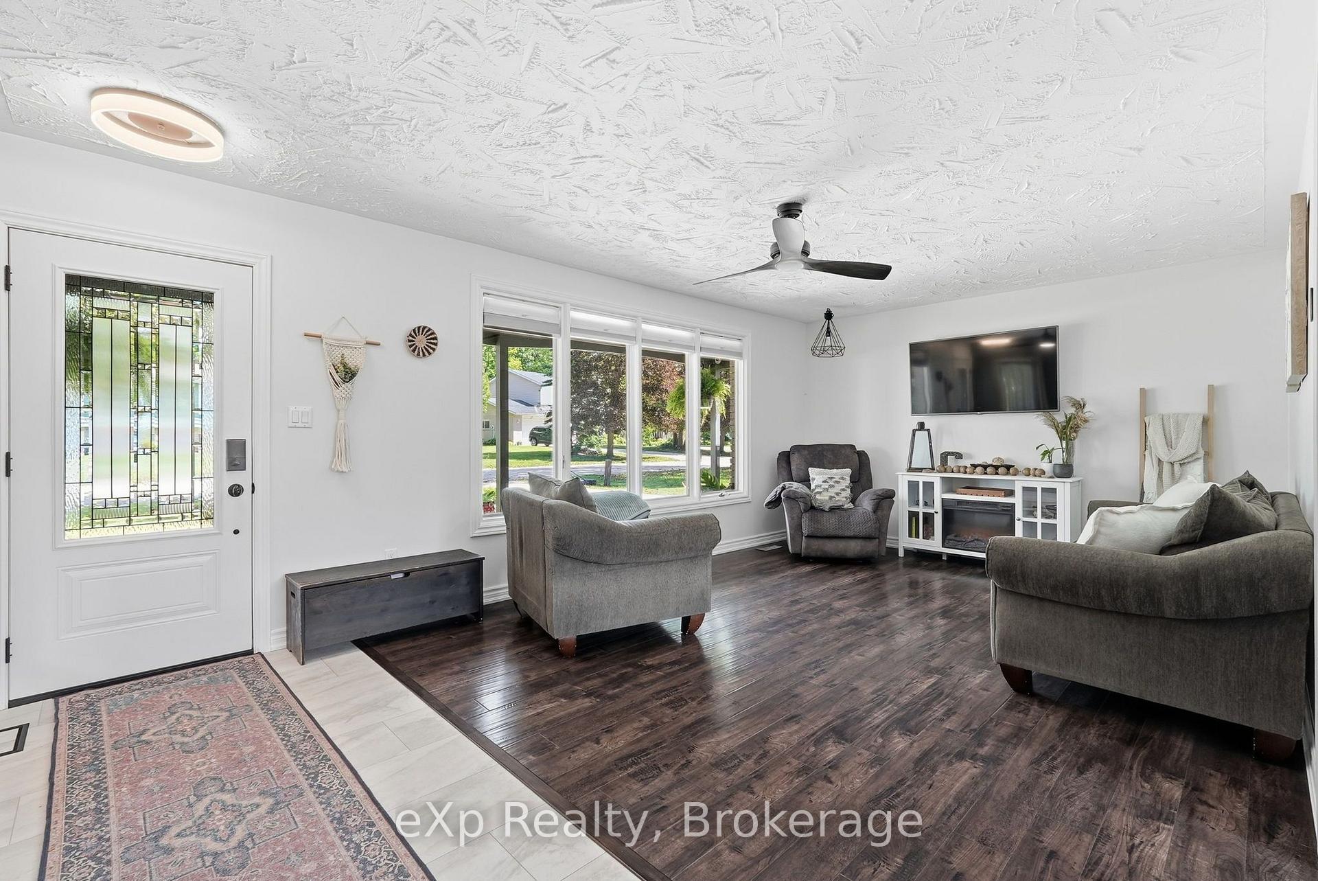 Photo 6 of 541 Oakview Crescent, Wellington North, Mount Forest — HOMEH
