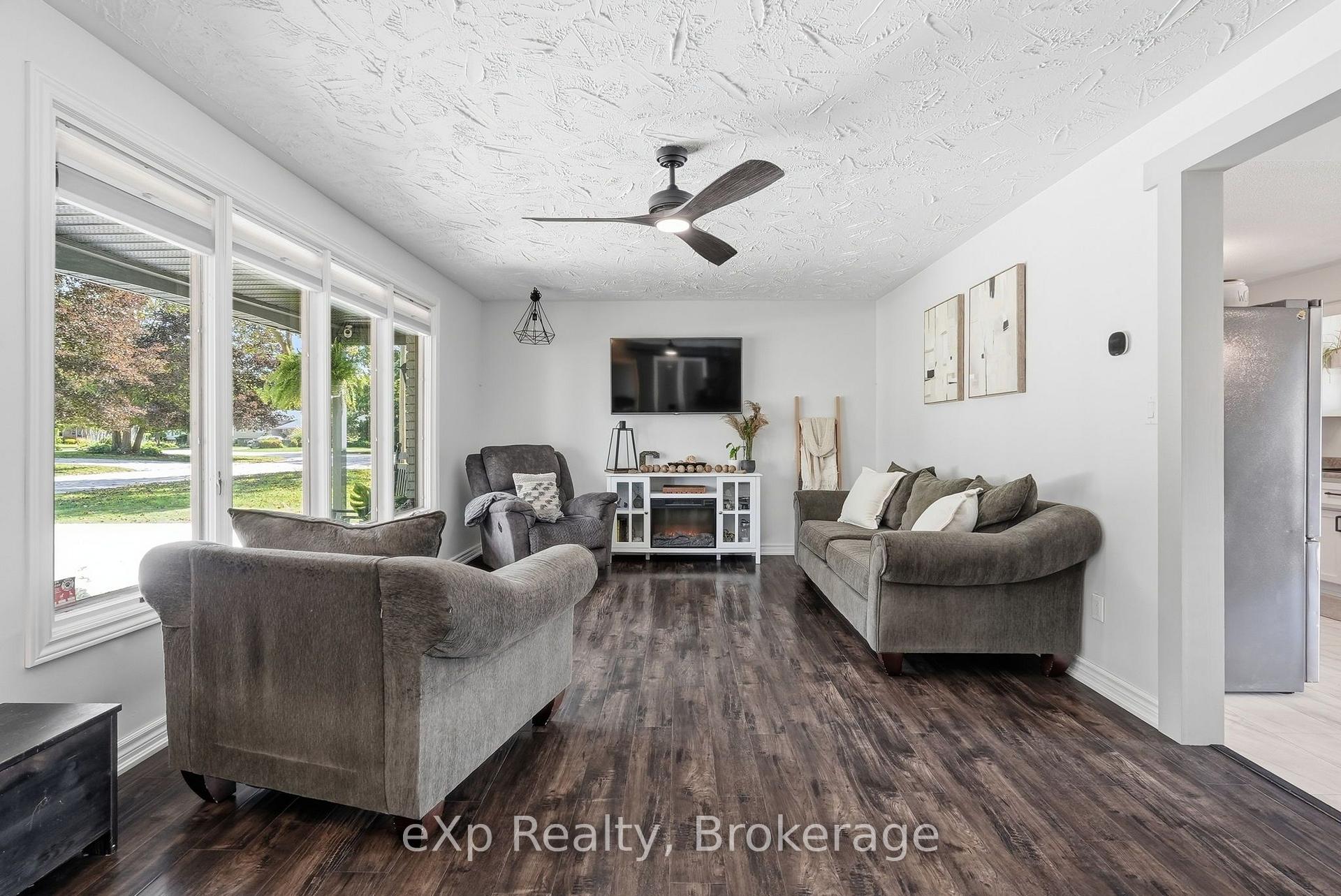 Photo 8 of 541 Oakview Crescent, Wellington North, Mount Forest — HOMEH