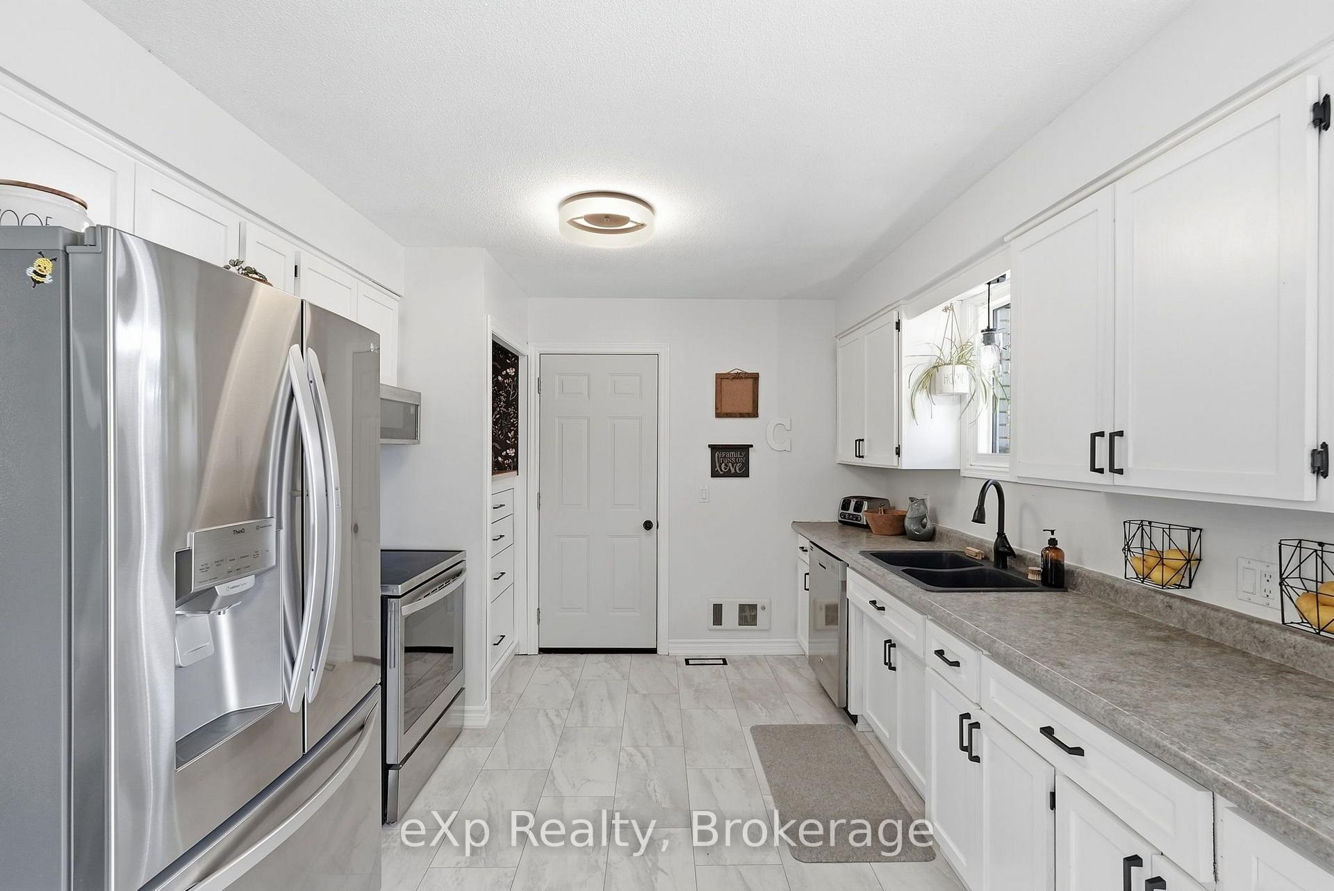 Photo 14 of 541 Oakview Crescent, Wellington North, Mount Forest — HOMEH