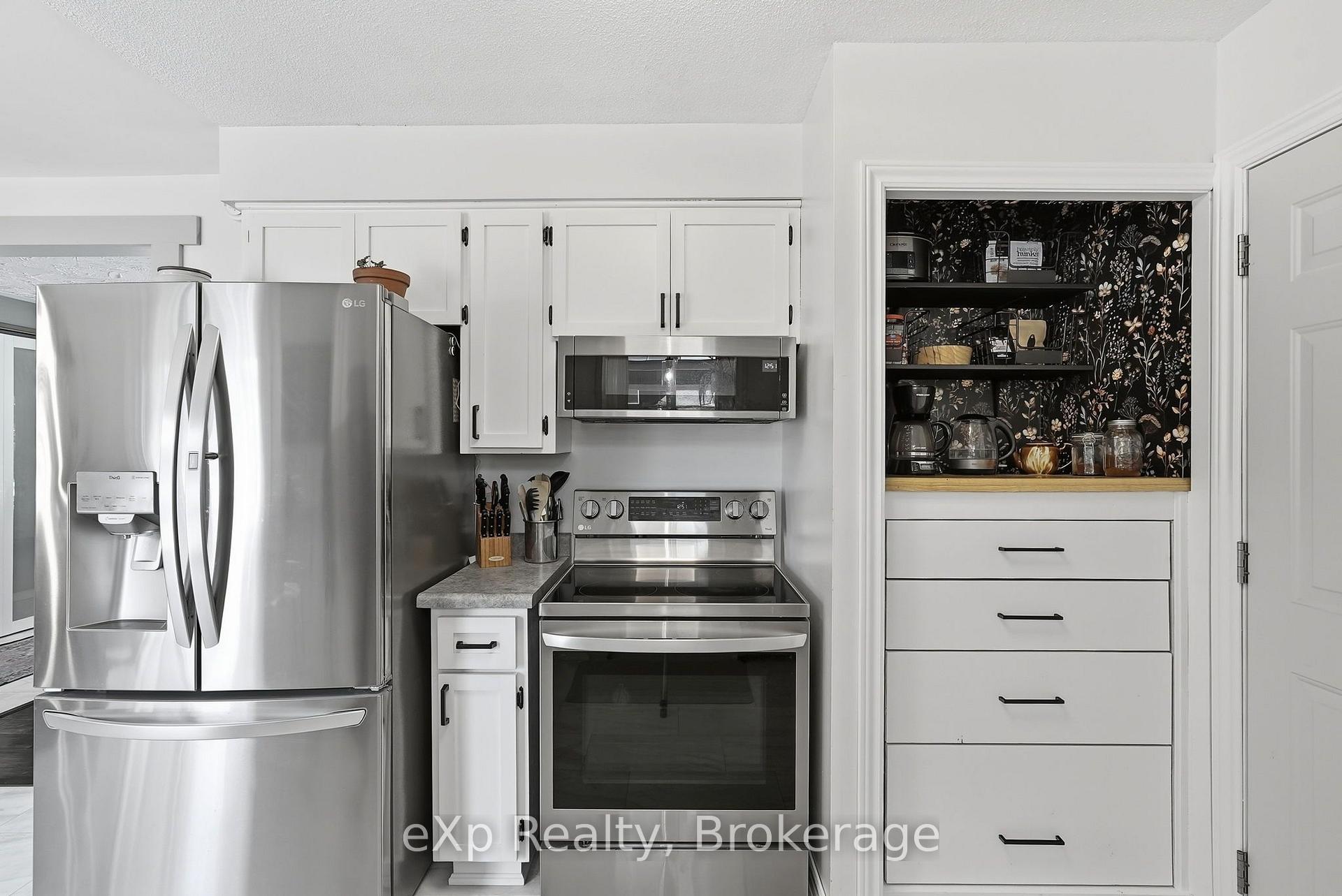 Photo 15 of 541 Oakview Crescent, Wellington North, Mount Forest — HOMEH
