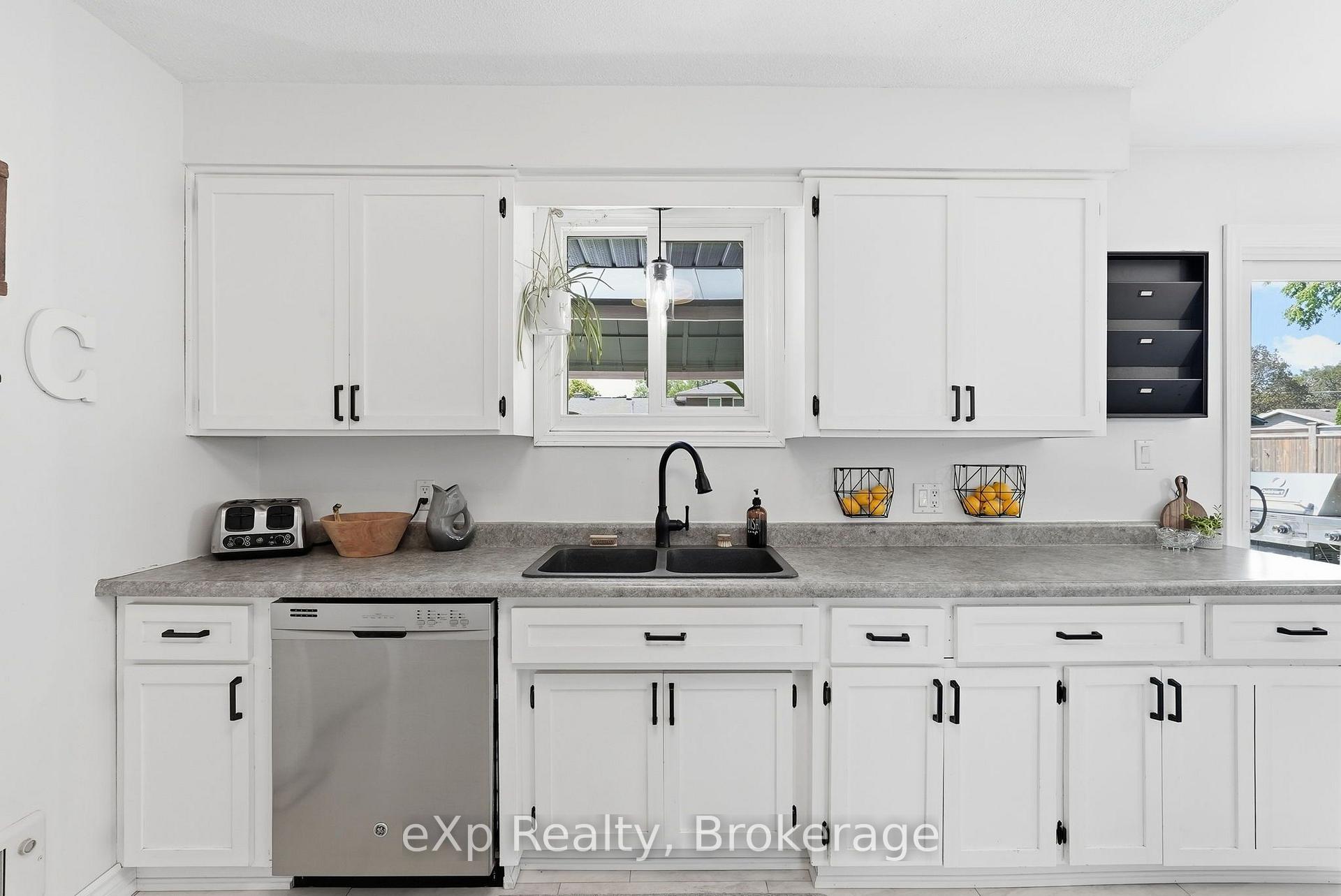 Photo 16 of 541 Oakview Crescent, Wellington North, Mount Forest — HOMEH