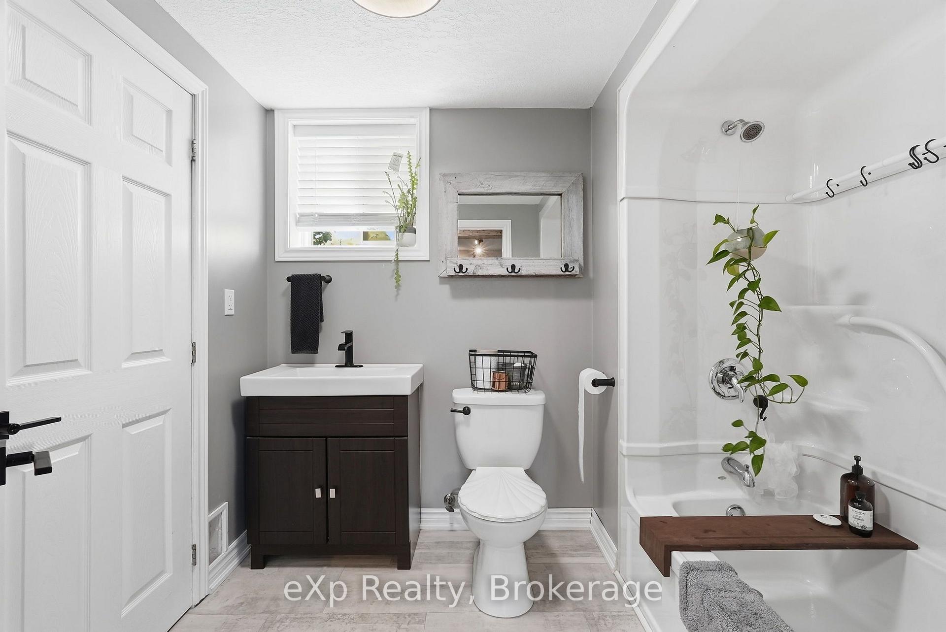 Photo 28 of 541 Oakview Crescent, Wellington North, Mount Forest — HOMEH