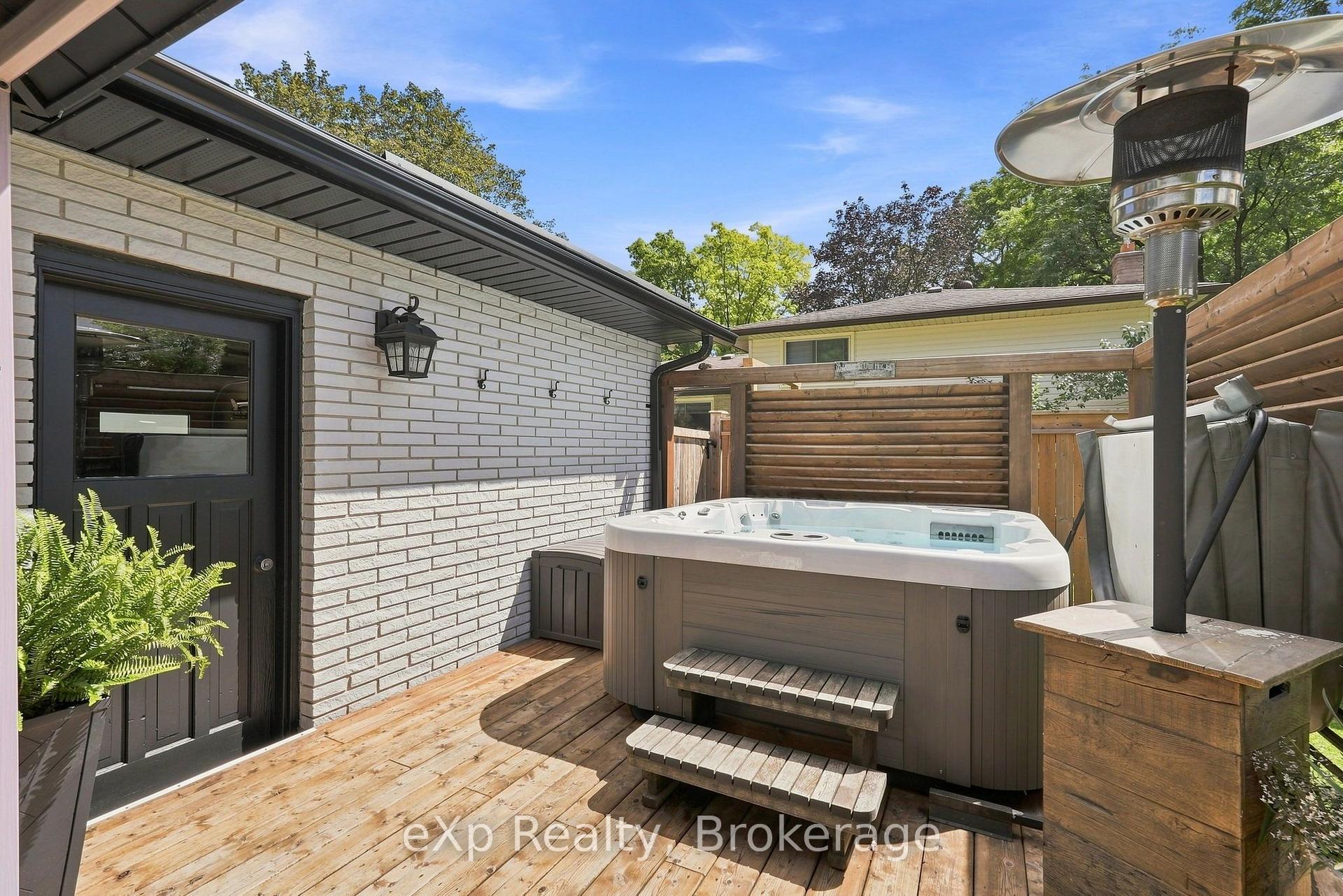 Photo 32 of 541 Oakview Crescent, Wellington North, Mount Forest — HOMEH