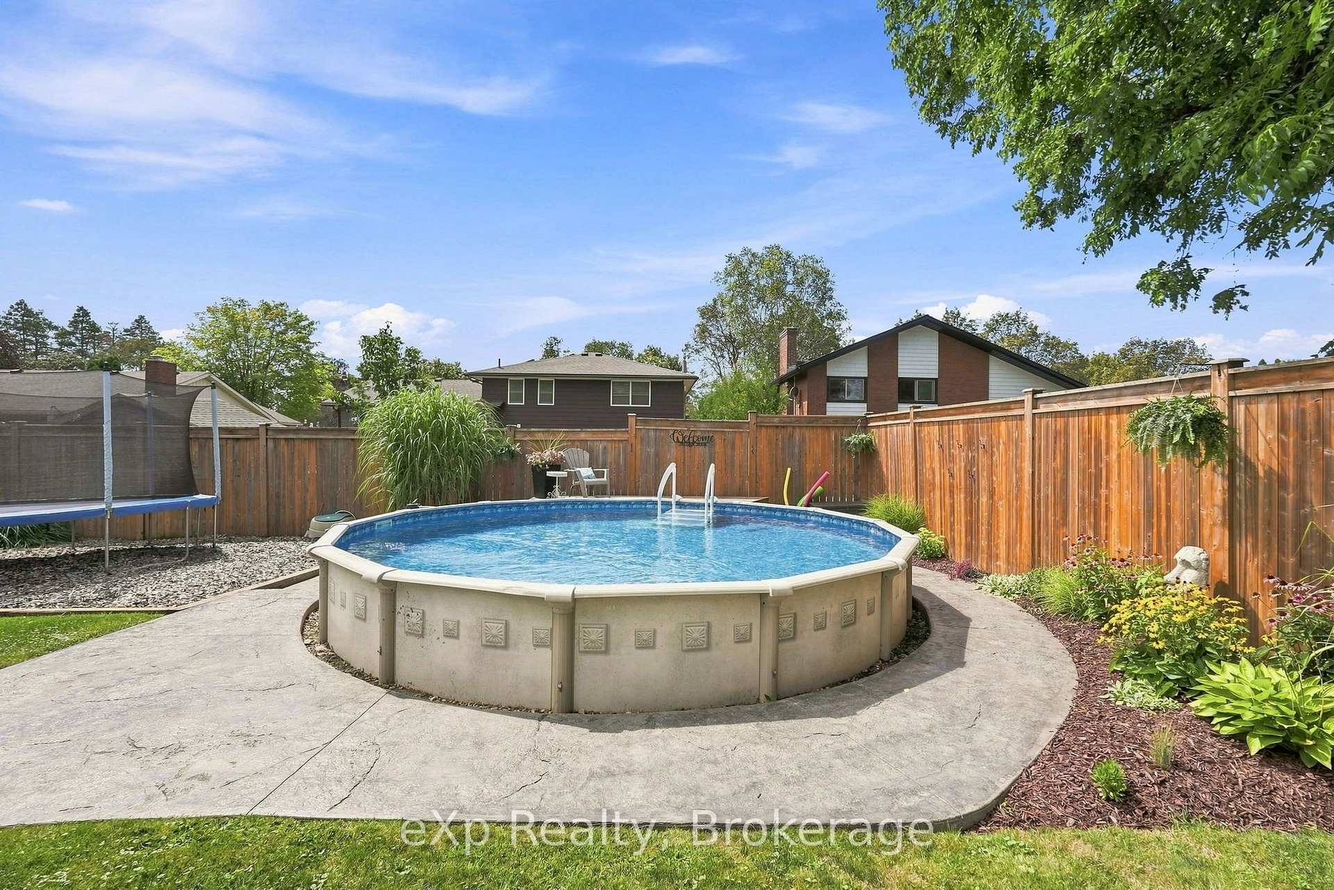 Photo 36 of 541 Oakview Crescent, Wellington North, Mount Forest — HOMEH