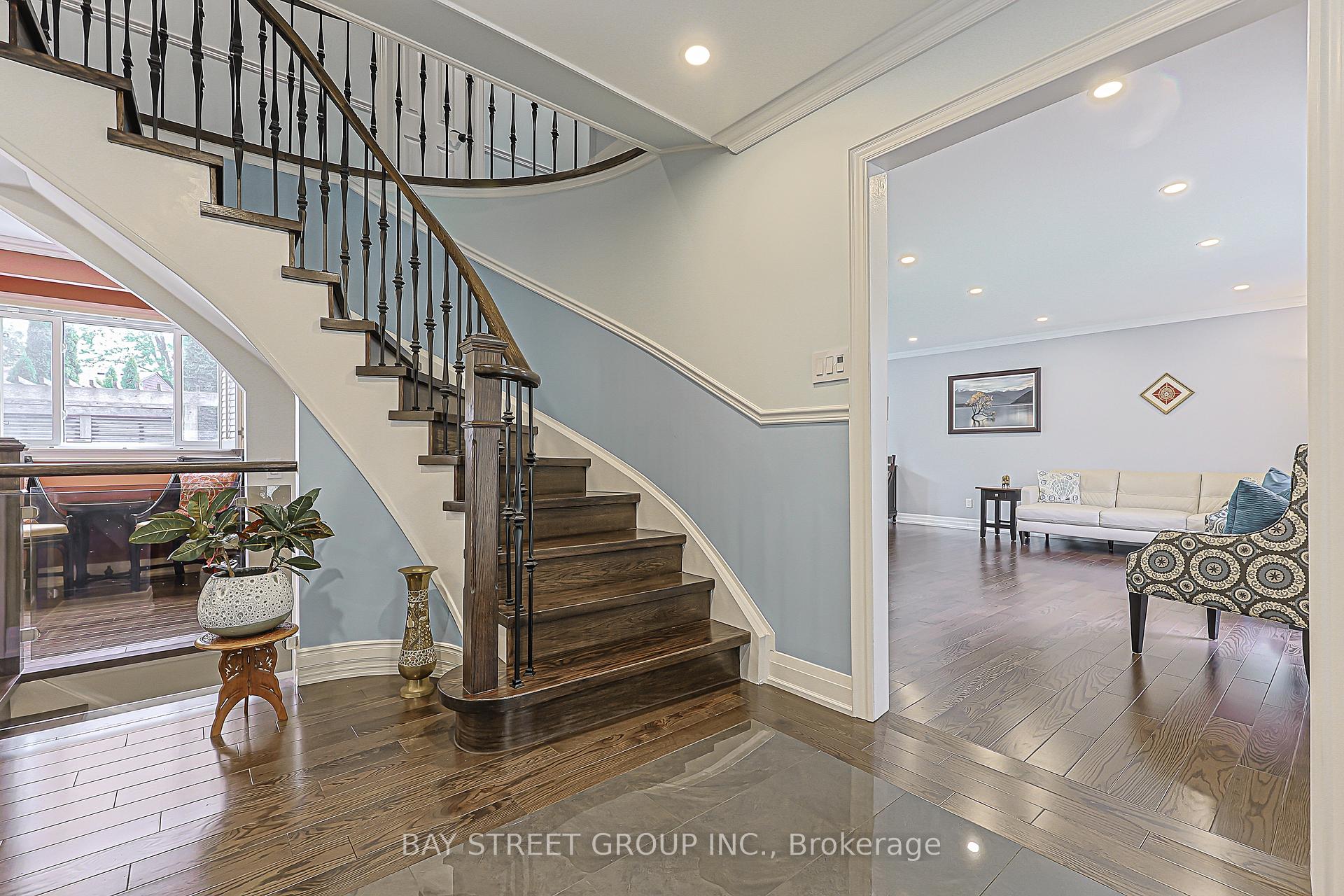Photo 7 of 12 Jill Court, Markham, Markham Village — HOMEH