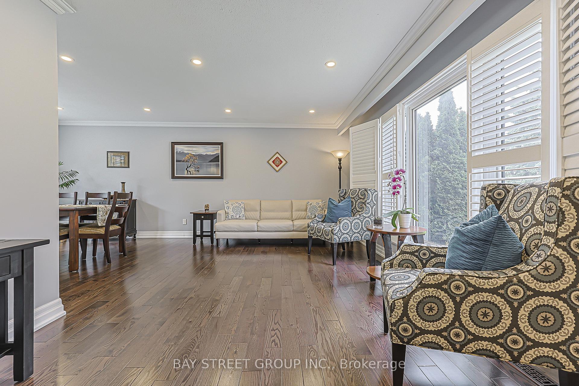 Photo 8 of 12 Jill Court, Markham, Markham Village — HOMEH