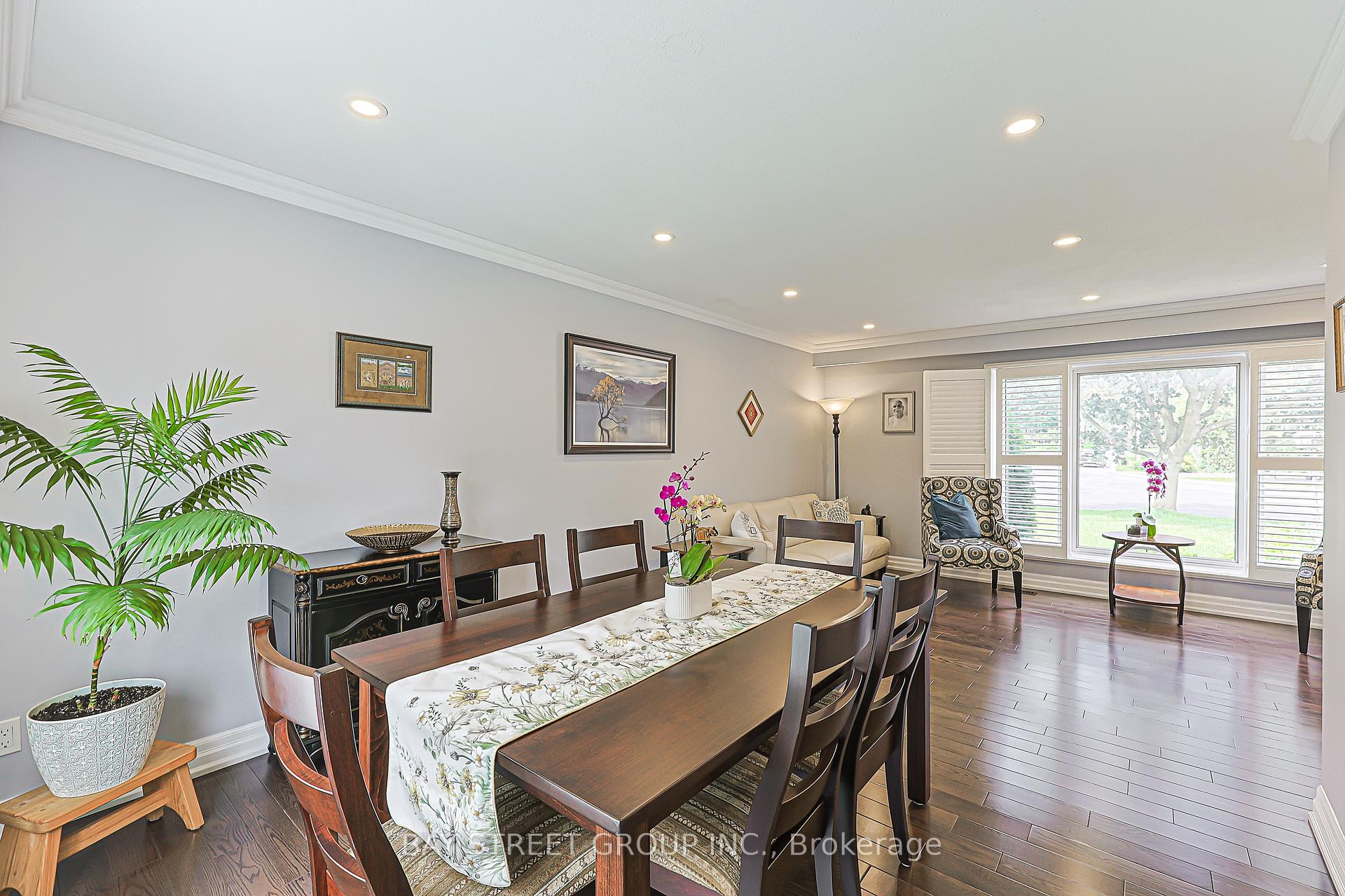 Photo 10 of 12 Jill Court, Markham, Markham Village — HOMEH