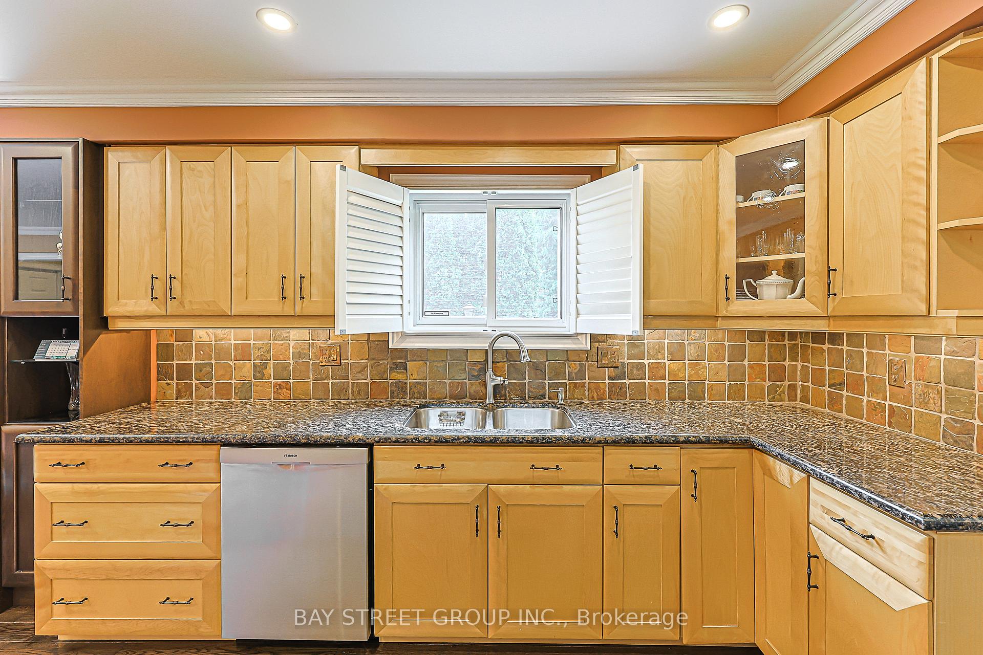 Photo 16 of 12 Jill Court, Markham, Markham Village — HOMEH