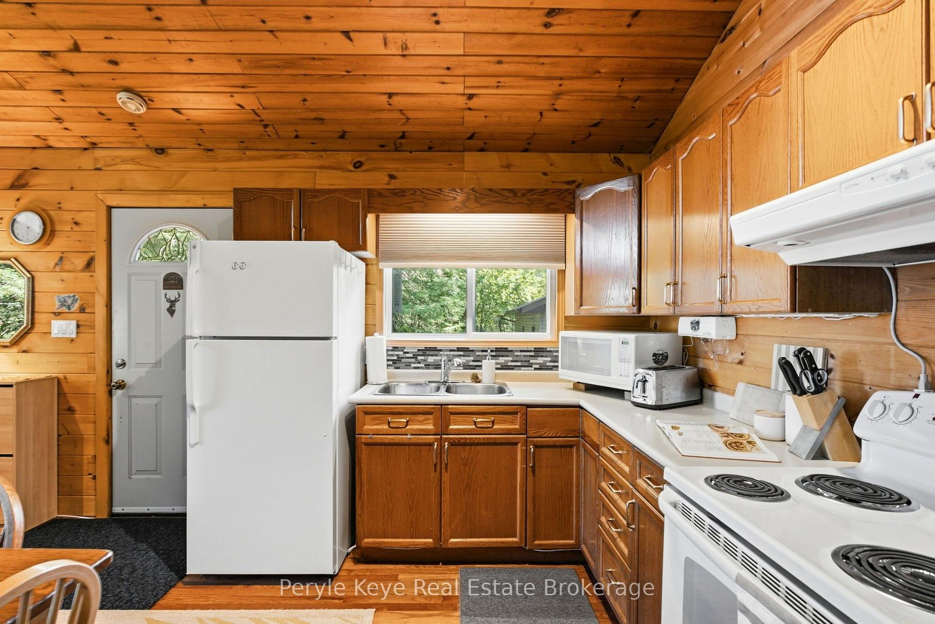 Photo 5 of 1160 Lakeshore Drive S, Bracebridge, Oakley — HOMEH