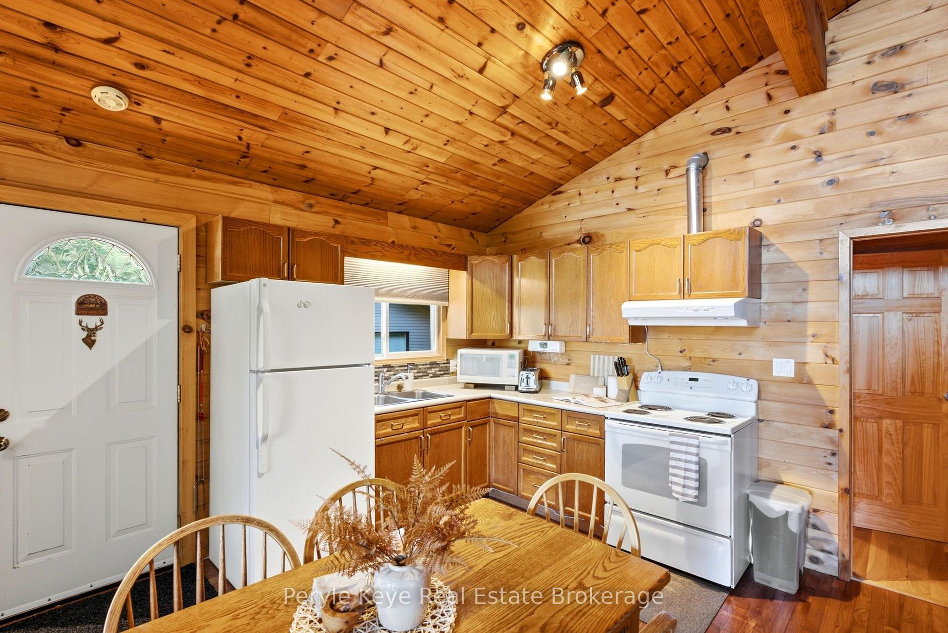 Photo 16 of 1160 Lakeshore Drive S, Bracebridge, Oakley — HOMEH