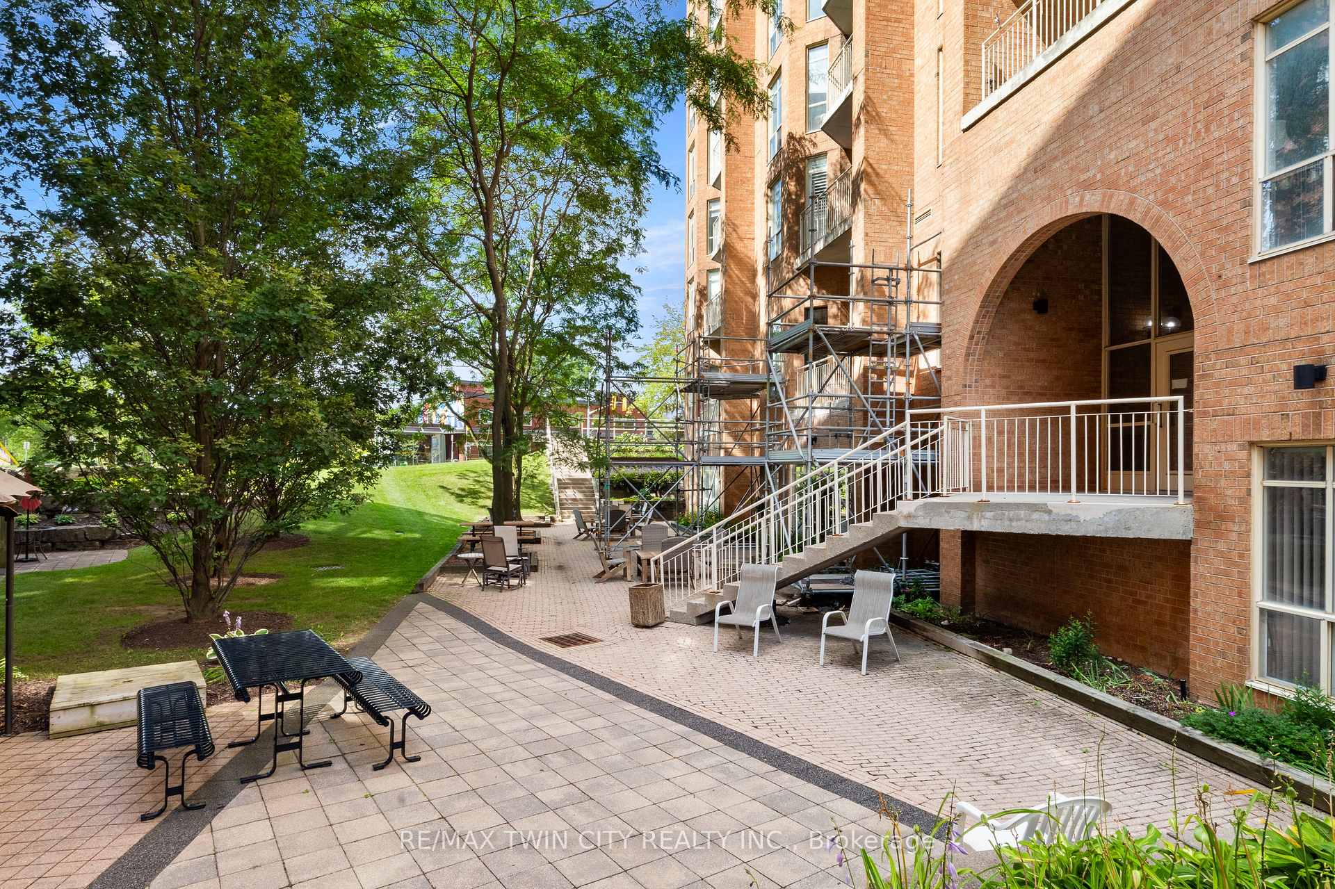 Photo 3 of Unit 207, 1414 King Street E, Kitchener, King East — HOMEH