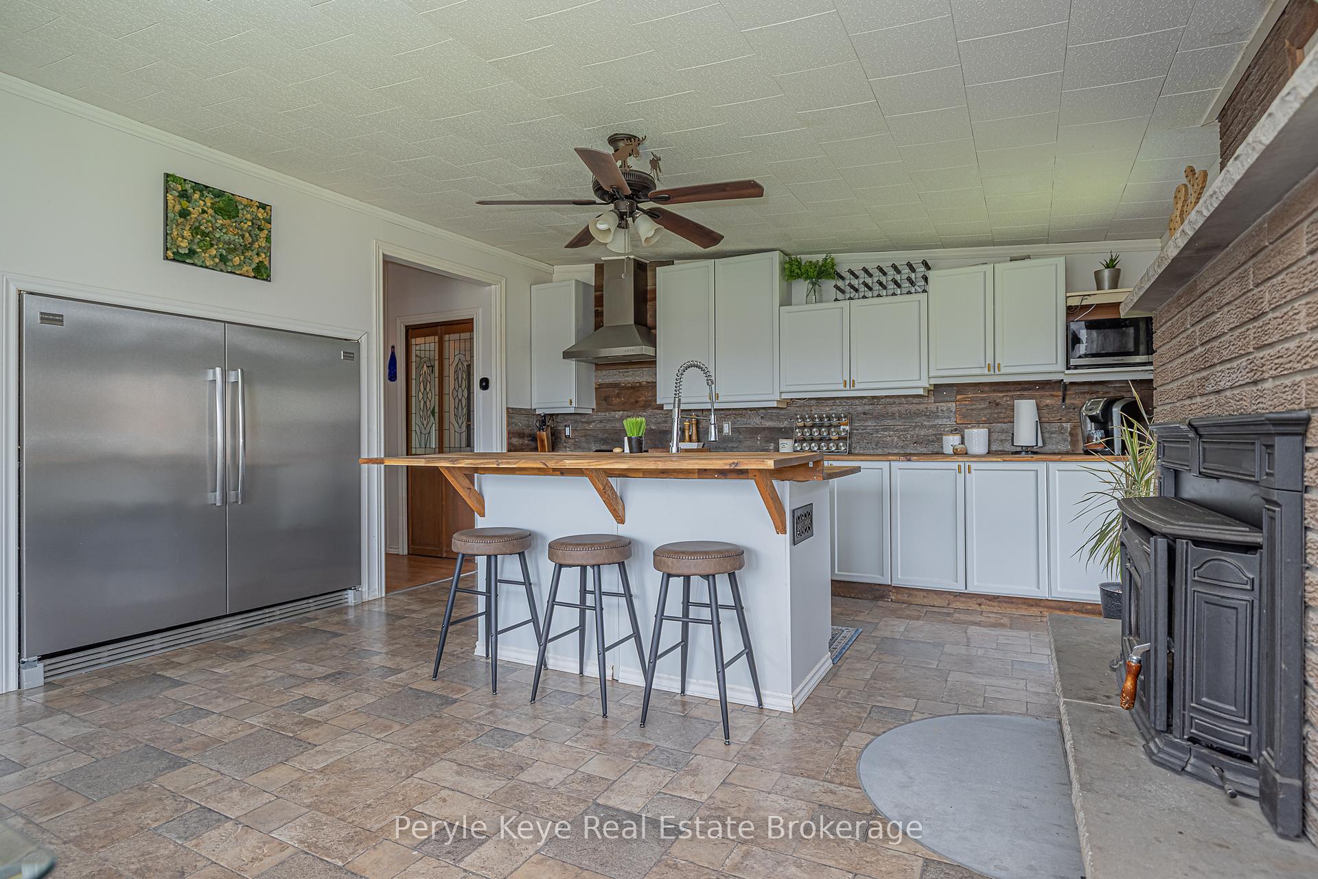 Photo 3 of 114 Robbs Rock Road, Burk's Falls — HOMEH