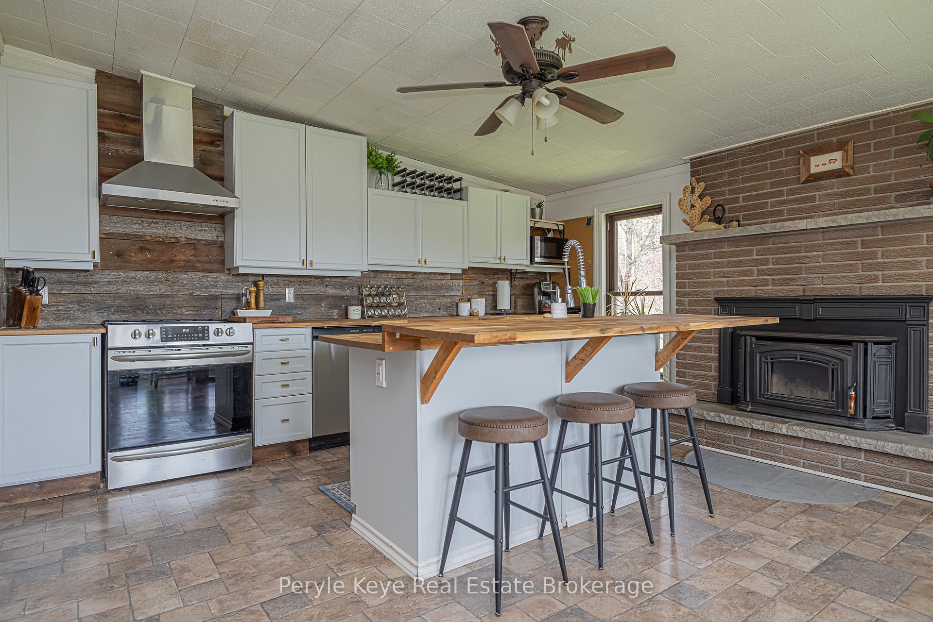 Photo 18 of 114 Robbs Rock Road, Burk's Falls — HOMEH