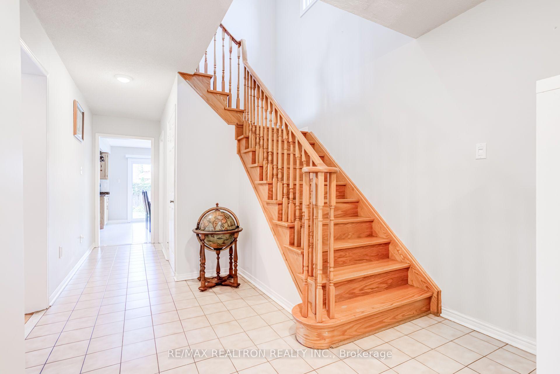 Photo 3 of 4379 Radisson Crescent, Mississauga, Central Erin Mills — HOMEH