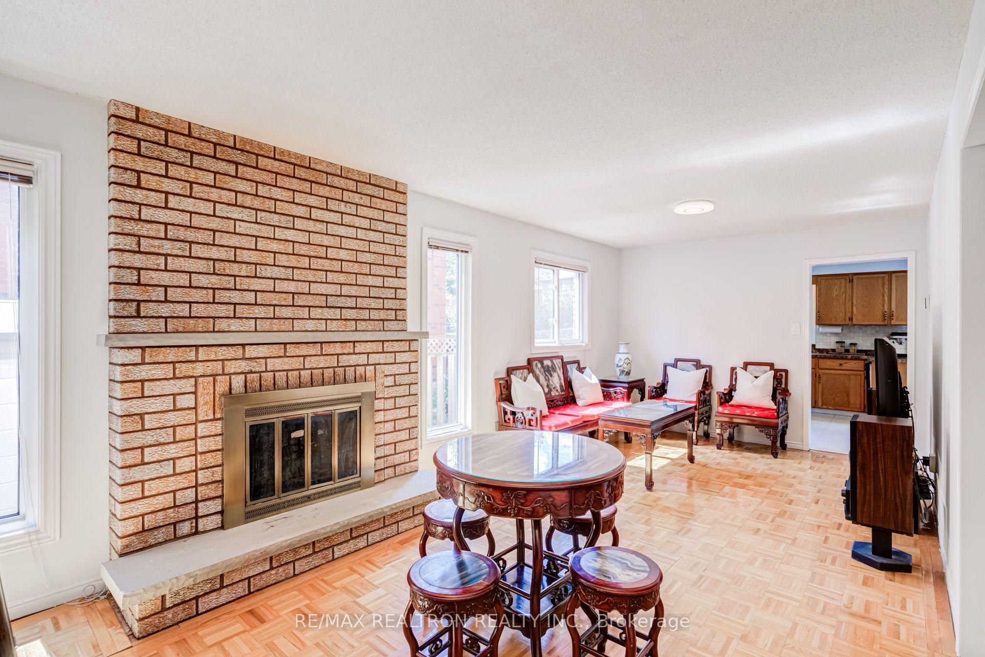 Photo 4 of 4379 Radisson Crescent, Mississauga, Central Erin Mills — HOMEH