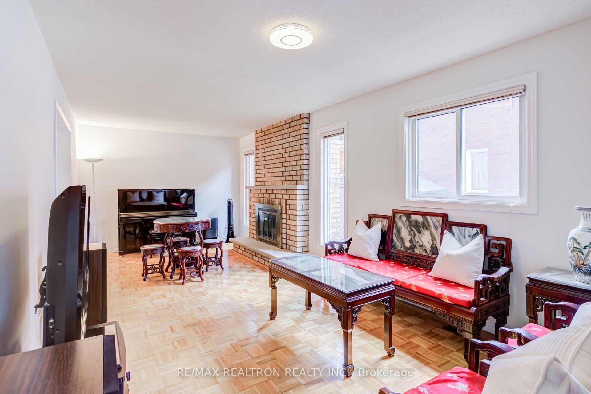 Photo 5 of 4379 Radisson Crescent, Mississauga, Central Erin Mills — HOMEH