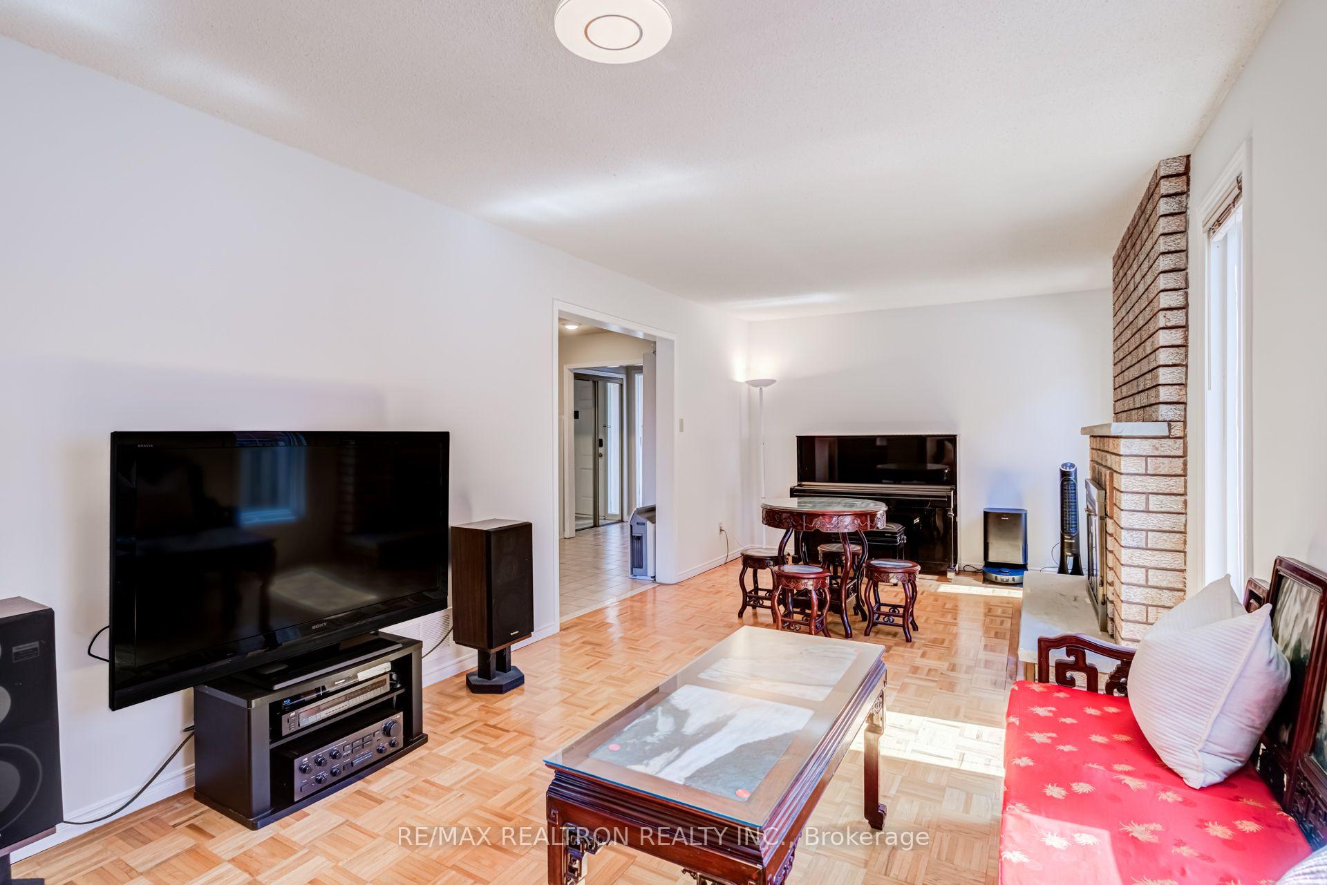 Photo 6 of 4379 Radisson Crescent, Mississauga, Central Erin Mills — HOMEH