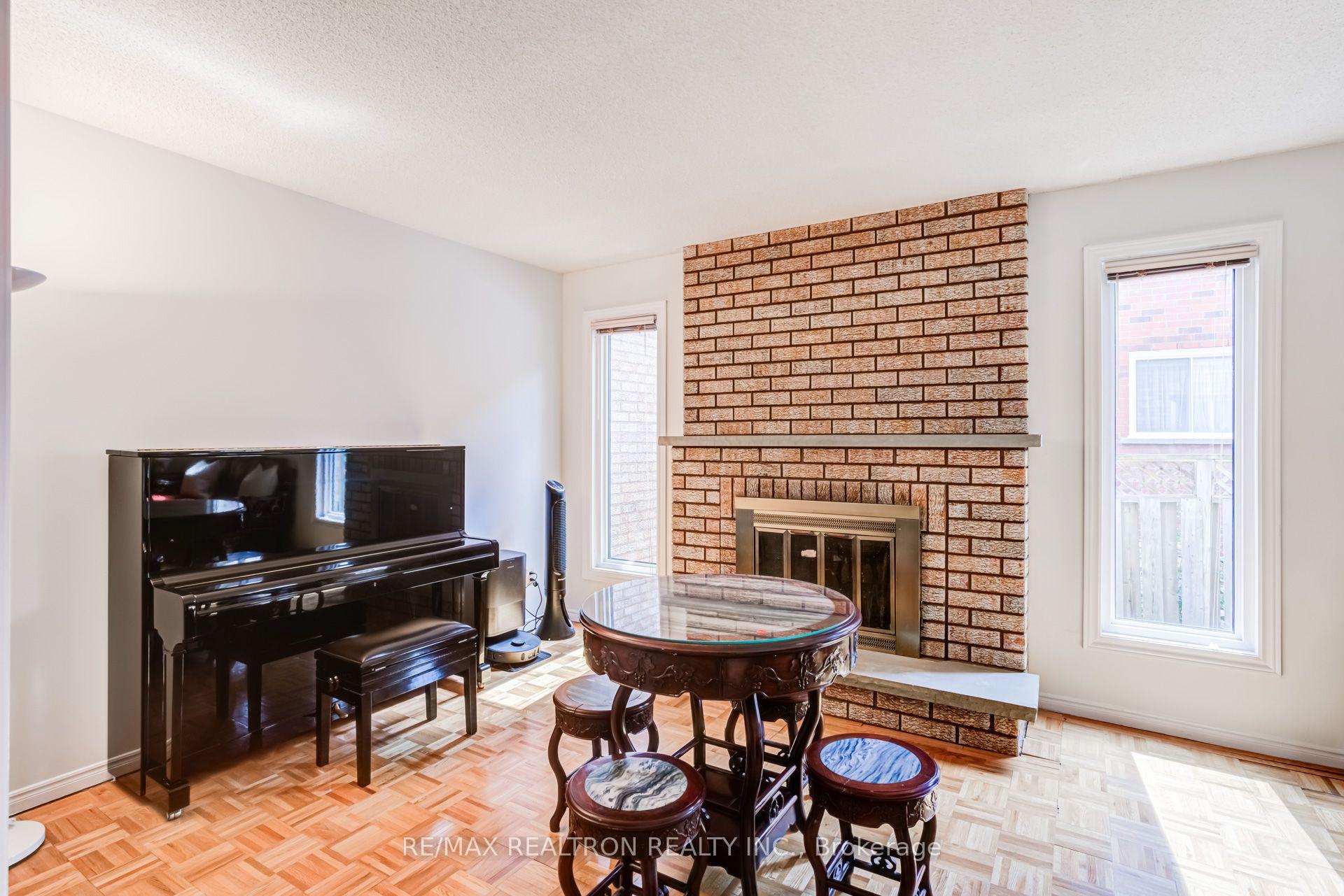 Photo 8 of 4379 Radisson Crescent, Mississauga, Central Erin Mills — HOMEH