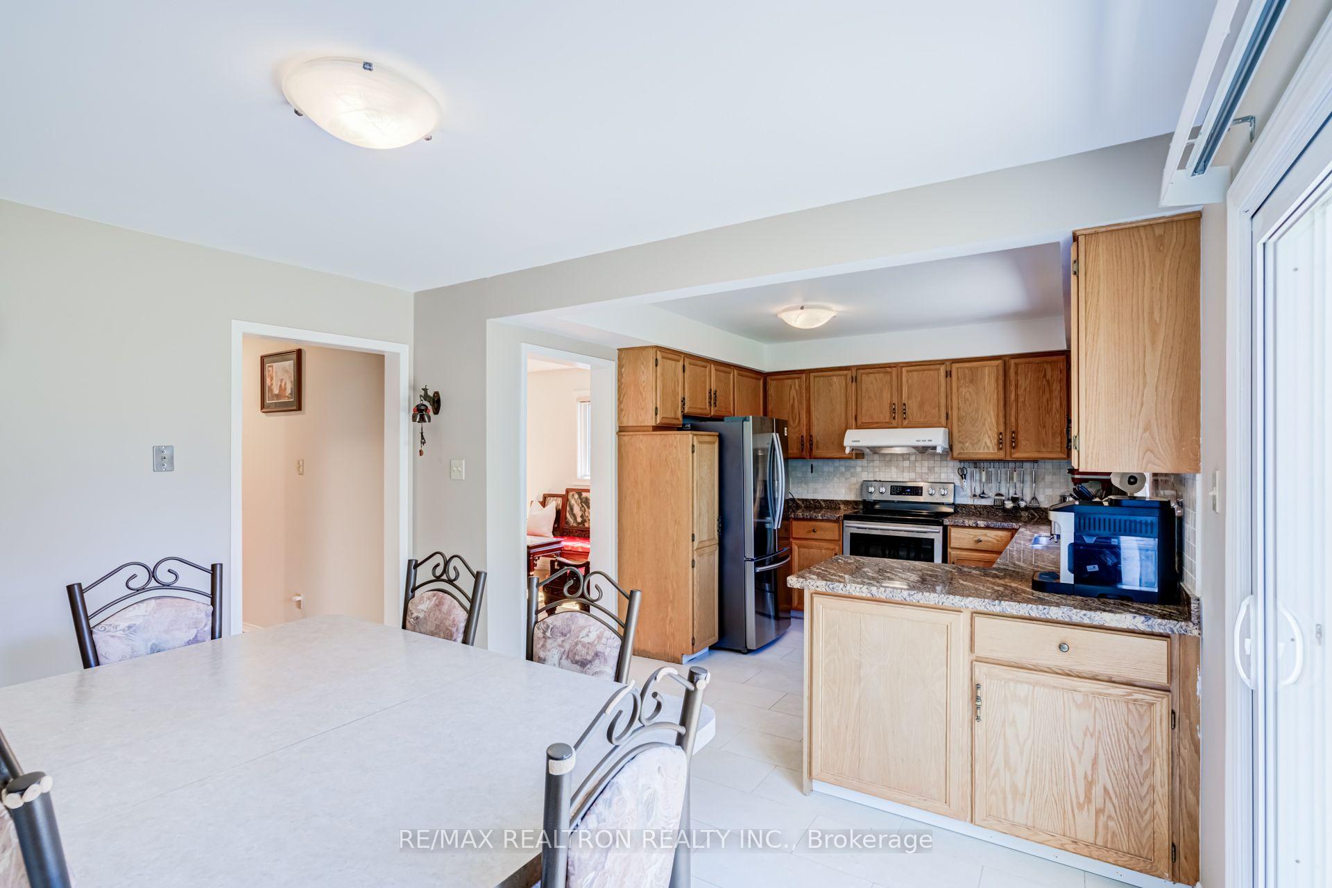 Photo 11 of 4379 Radisson Crescent, Mississauga, Central Erin Mills — HOMEH
