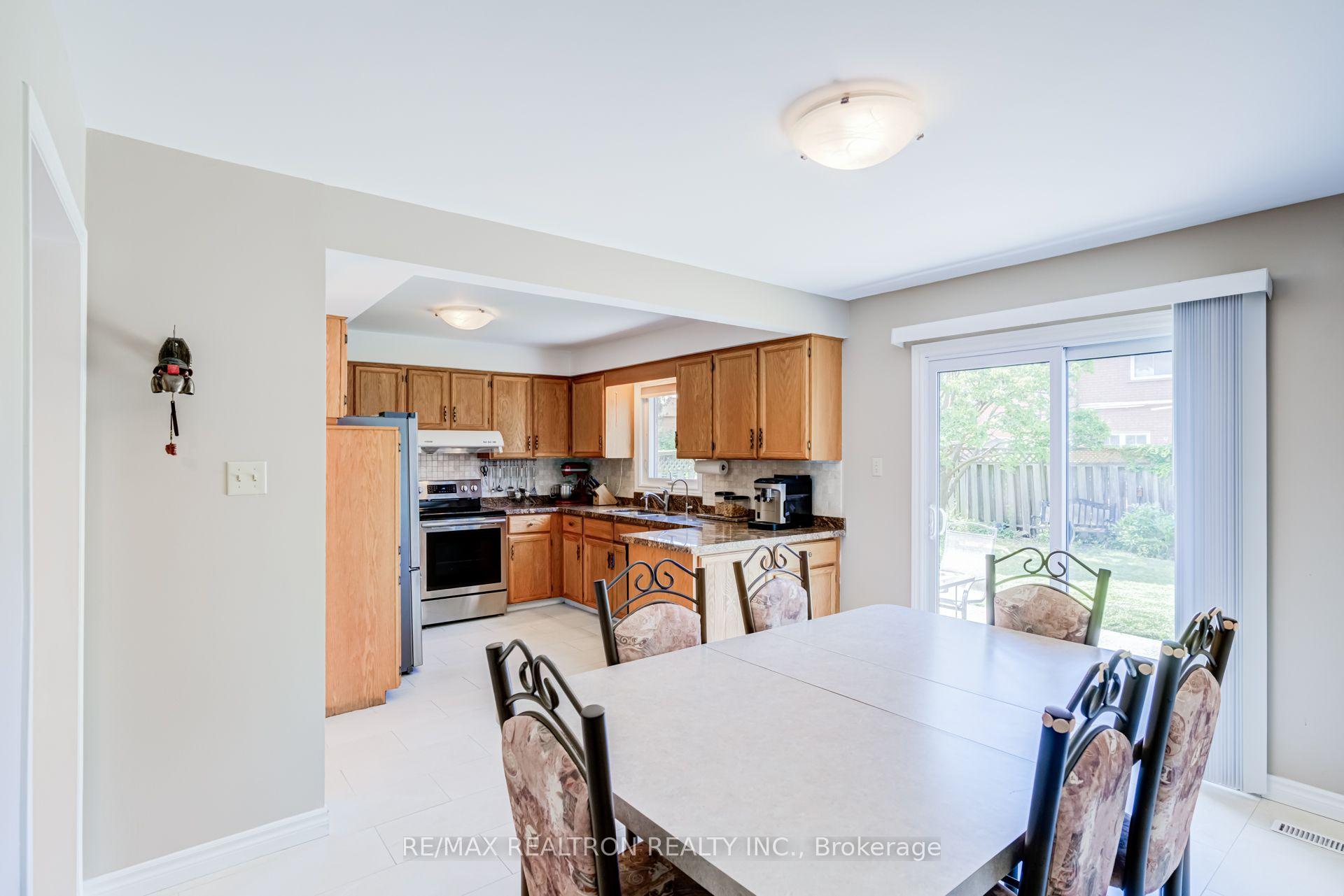 Photo 12 of 4379 Radisson Crescent, Mississauga, Central Erin Mills — HOMEH