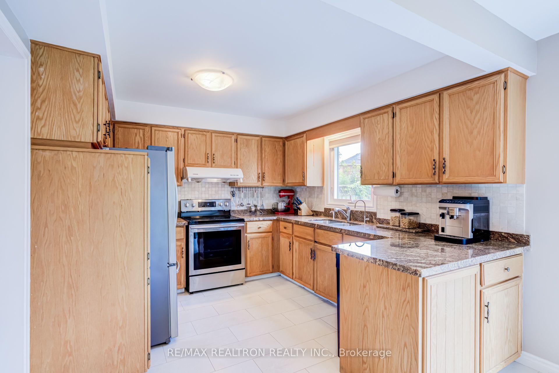 Photo 13 of 4379 Radisson Crescent, Mississauga, Central Erin Mills — HOMEH