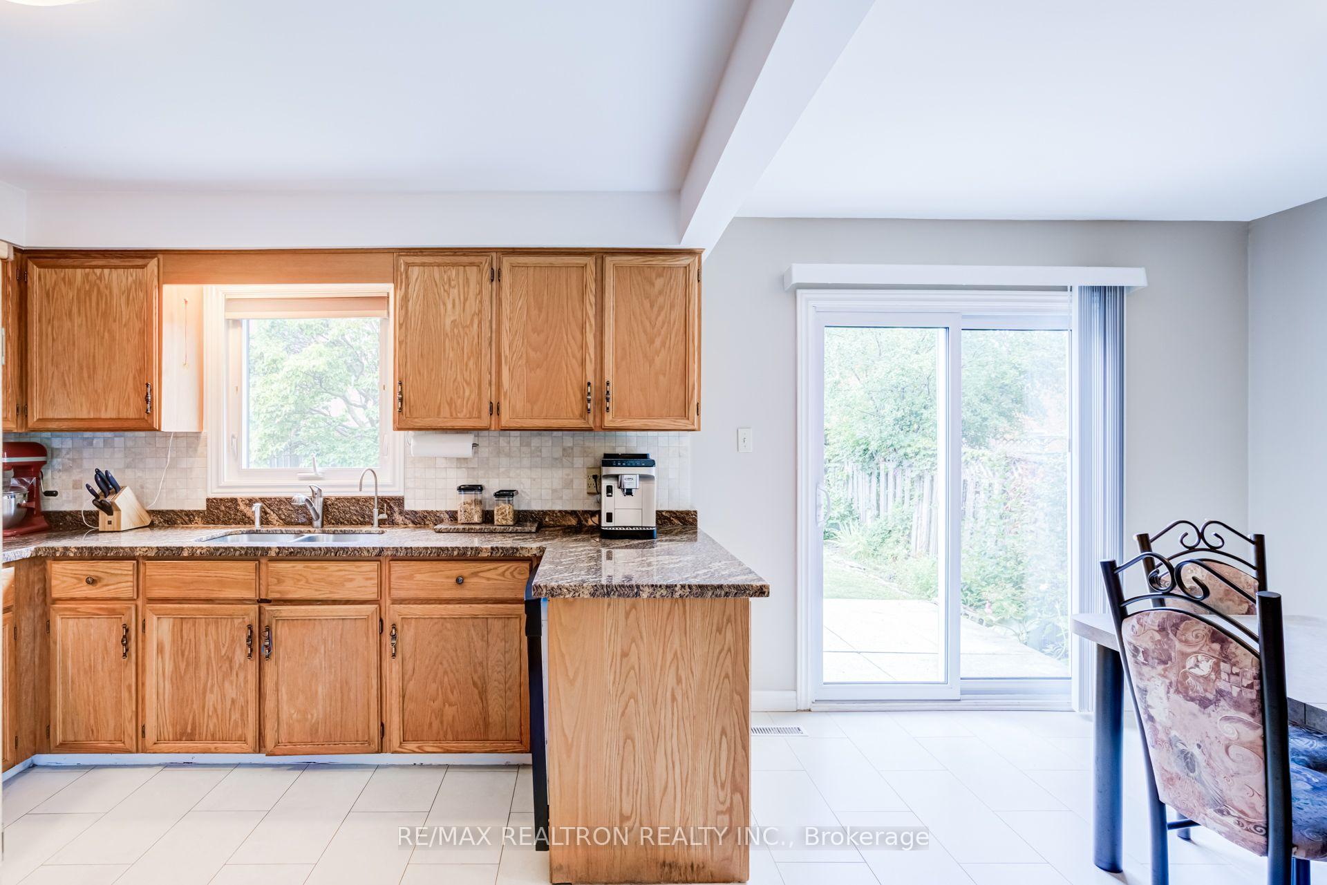 Photo 15 of 4379 Radisson Crescent, Mississauga, Central Erin Mills — HOMEH