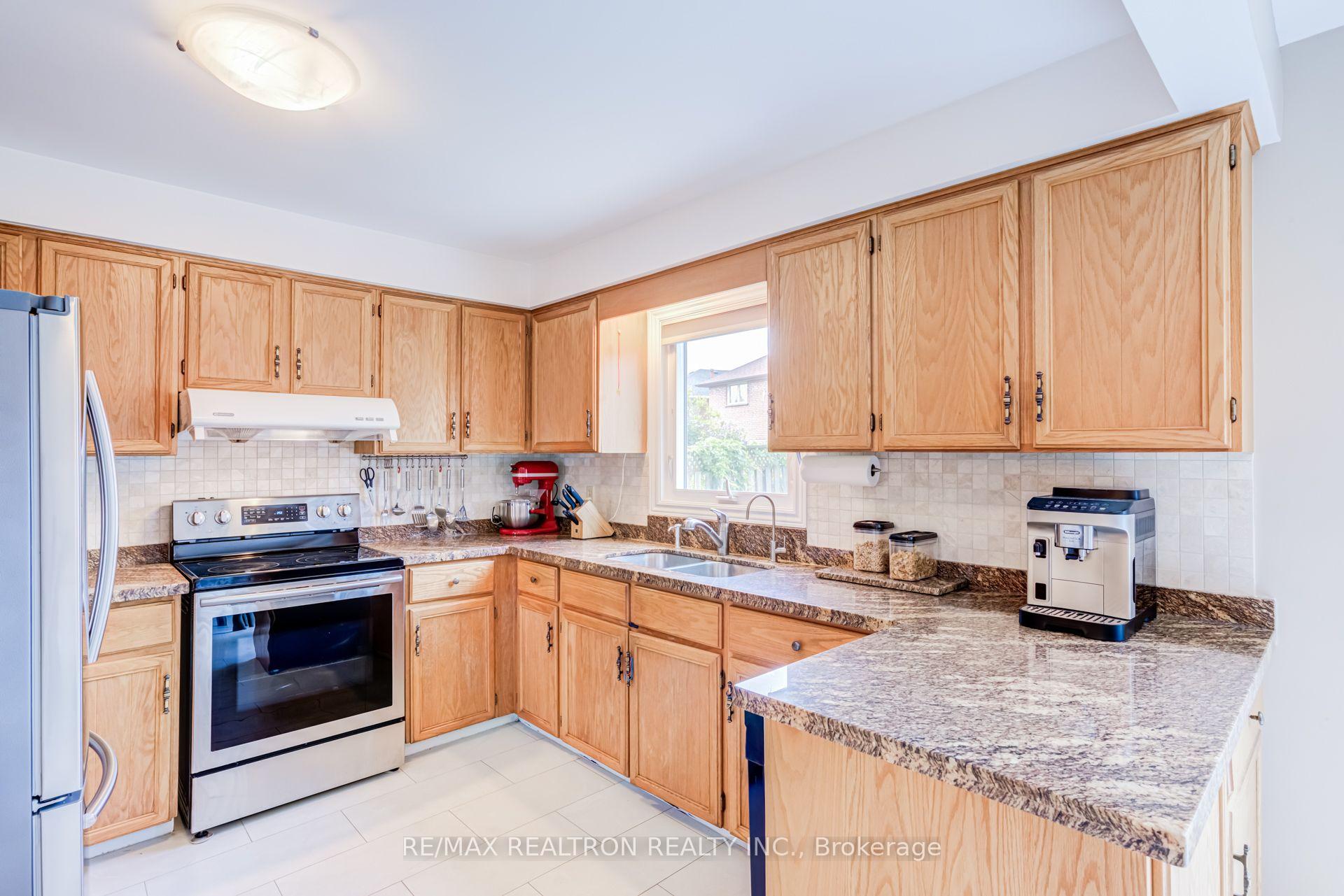 Photo 16 of 4379 Radisson Crescent, Mississauga, Central Erin Mills — HOMEH
