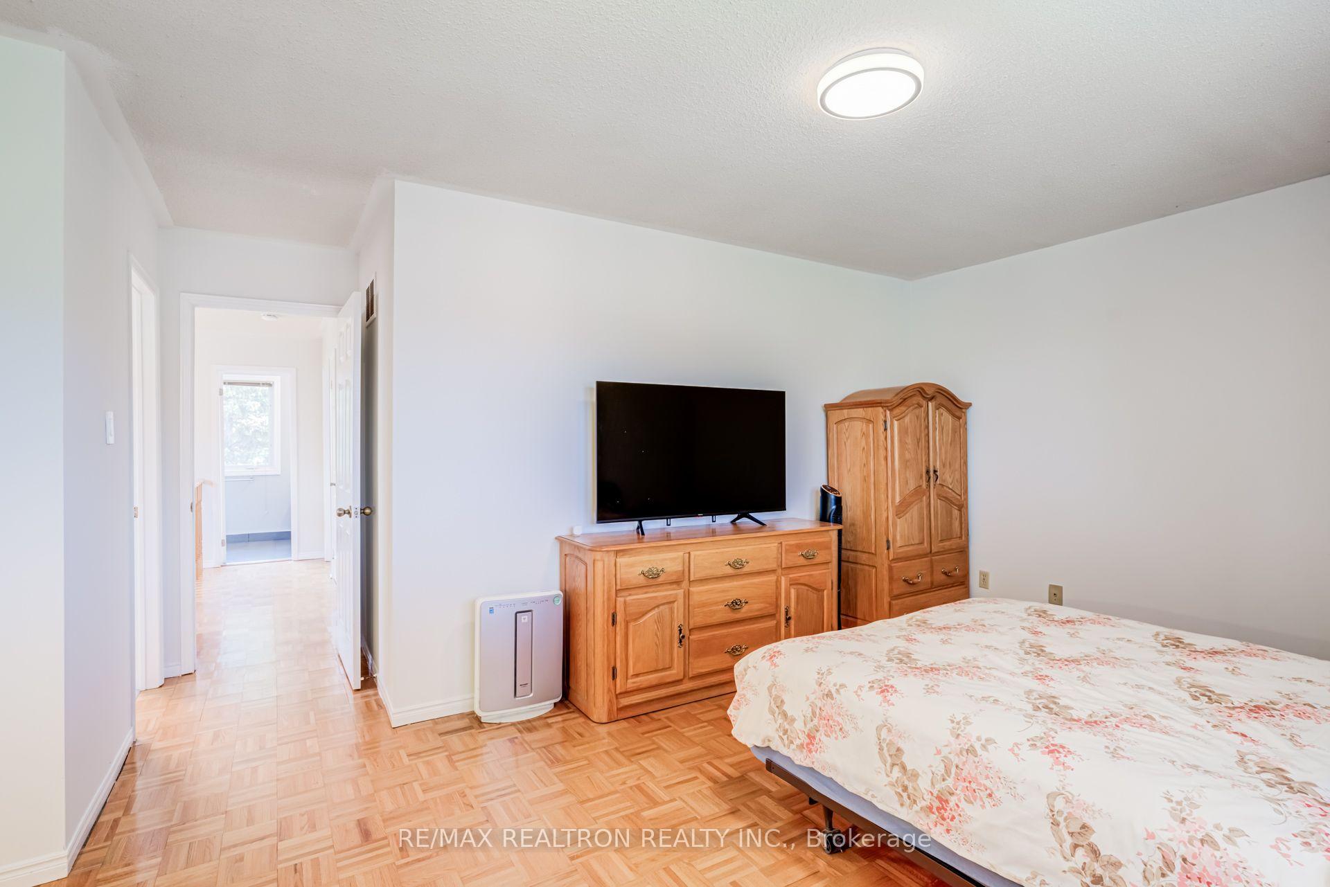 Photo 23 of 4379 Radisson Crescent, Mississauga, Central Erin Mills — HOMEH