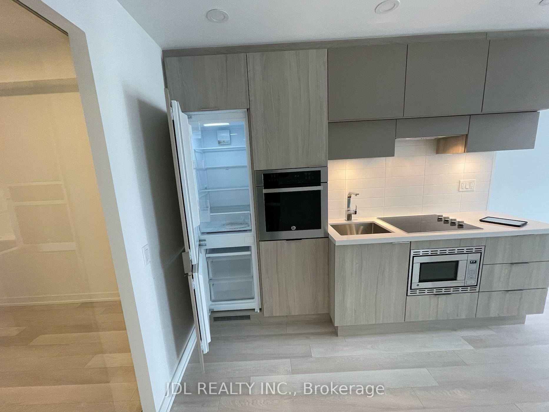 Photo 3 of 39 Roehampton Avenue, Toronto, Mount Pleasant West — HOMEH