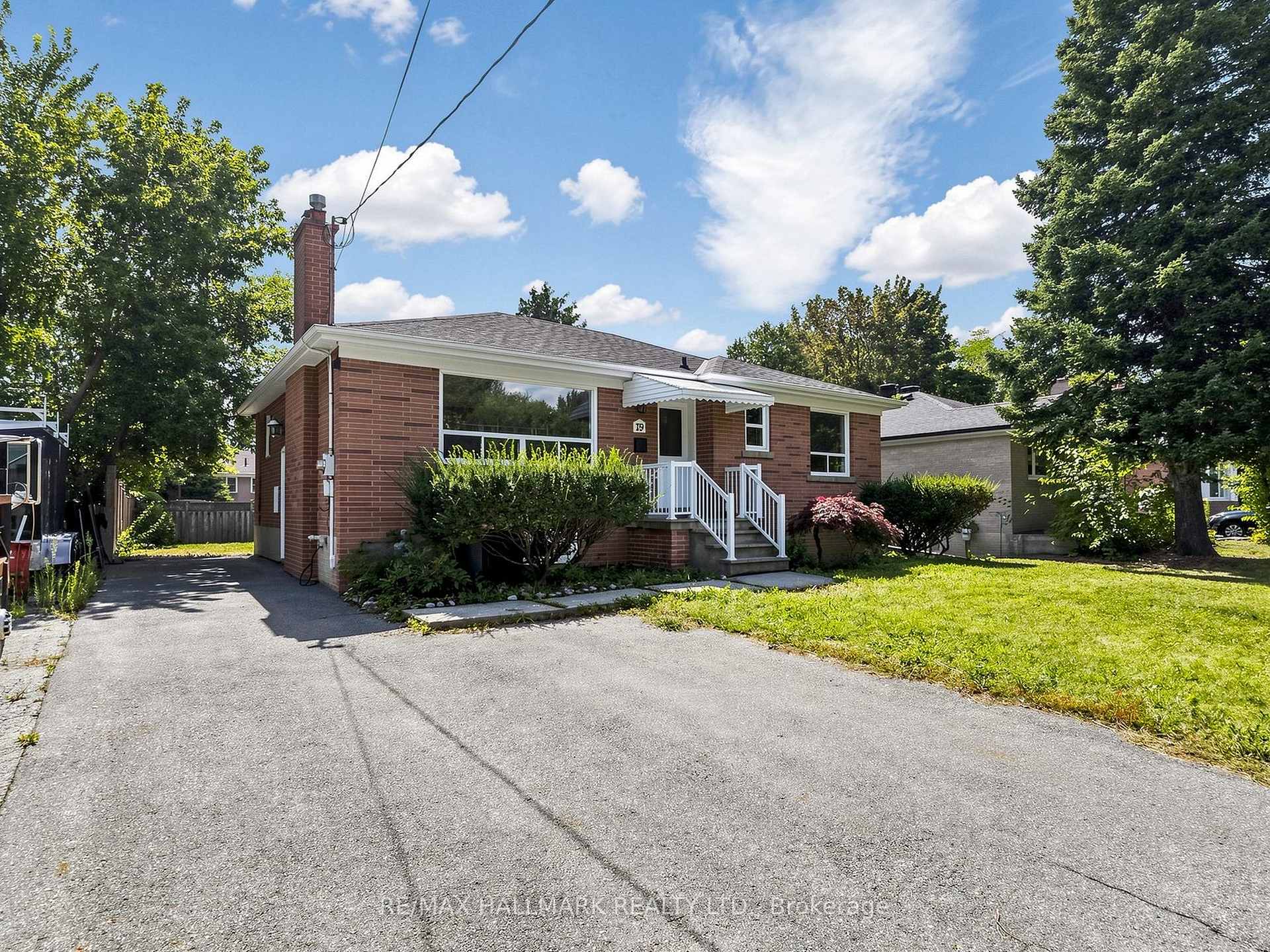 Photo 2 of 79 Cartier Crescent, Richmond Hill, Crosby — HOMEH