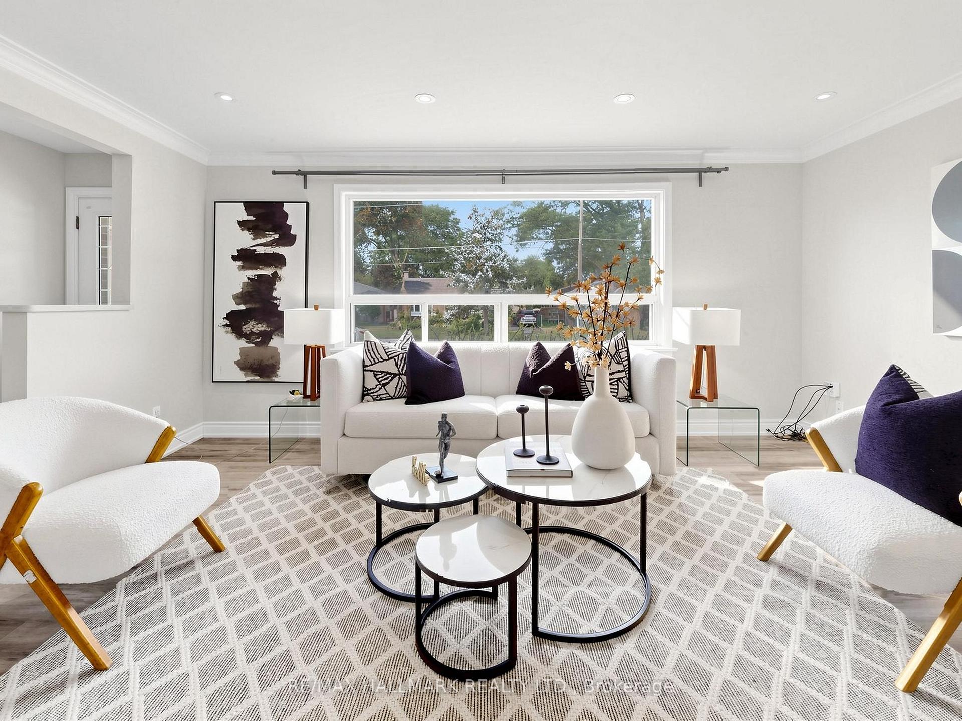 Photo 3 of 79 Cartier Crescent, Richmond Hill, Crosby — HOMEH