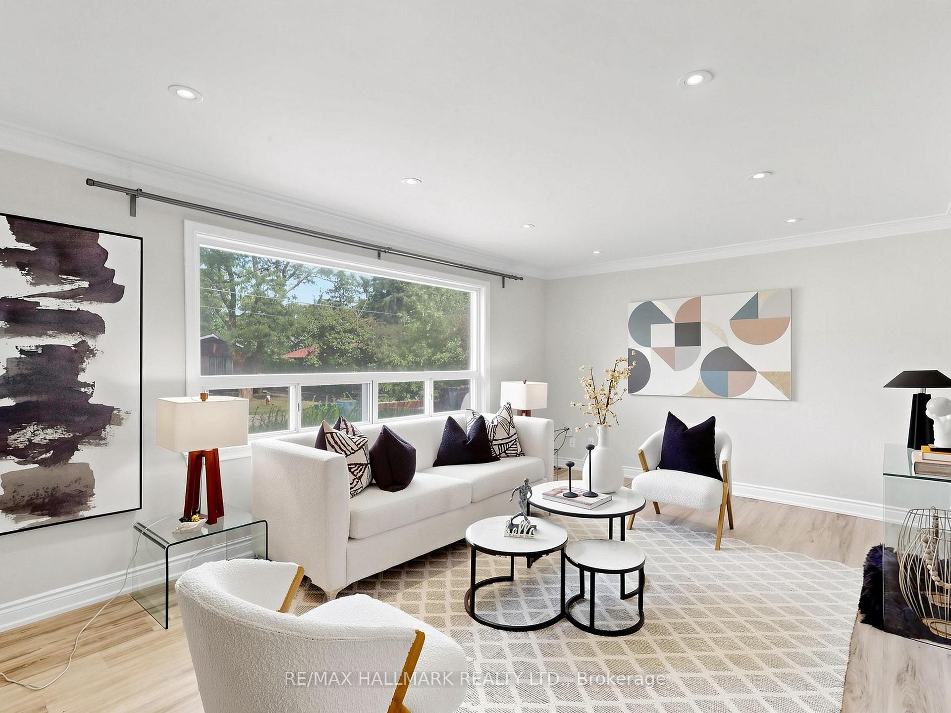 Photo 4 of 79 Cartier Crescent, Richmond Hill, Crosby — HOMEH
