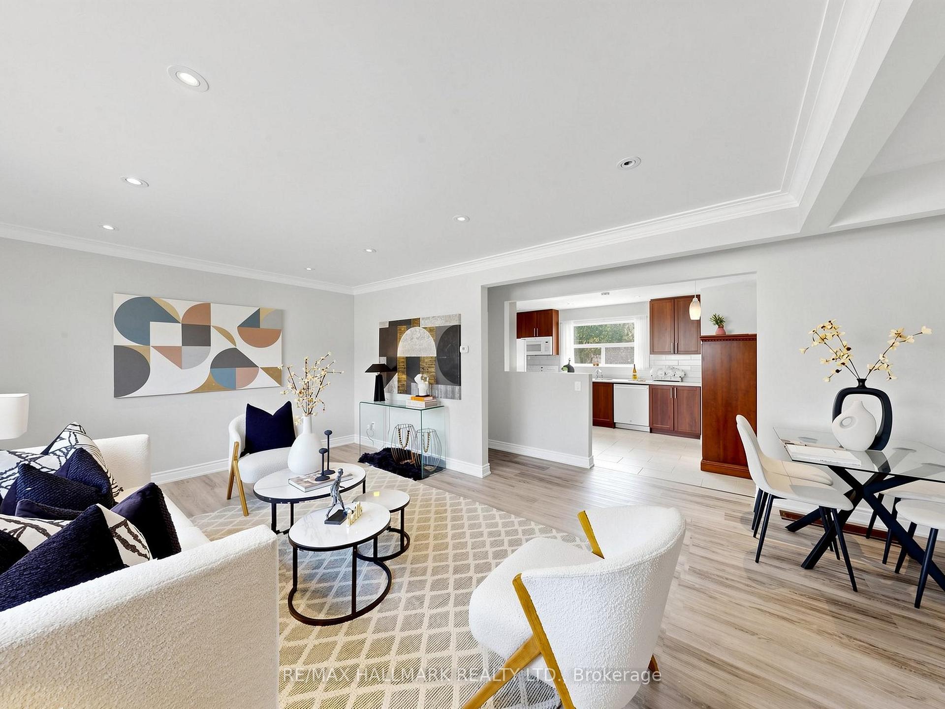 Photo 6 of 79 Cartier Crescent, Richmond Hill, Crosby — HOMEH