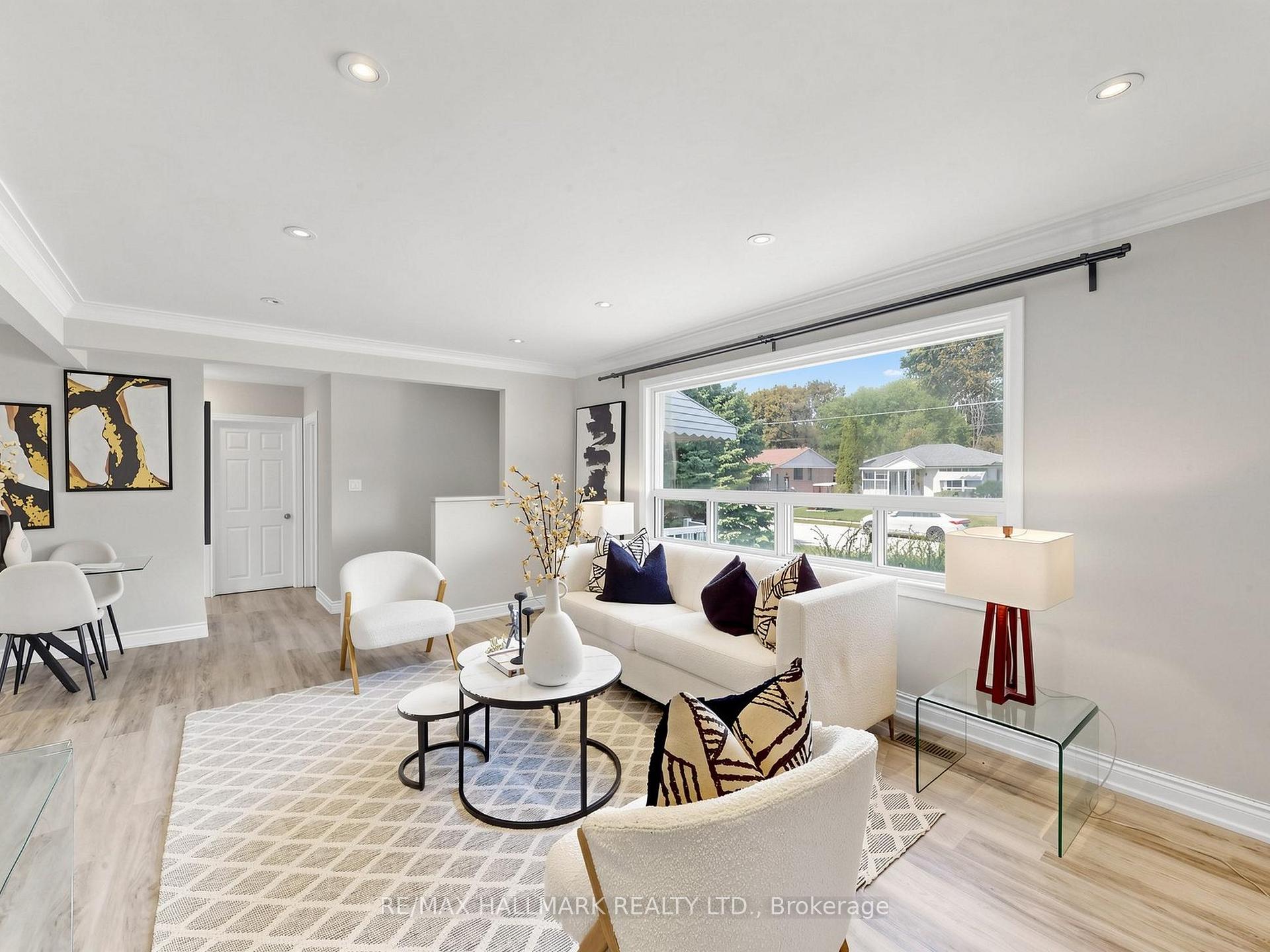 Photo 7 of 79 Cartier Crescent, Richmond Hill, Crosby — HOMEH