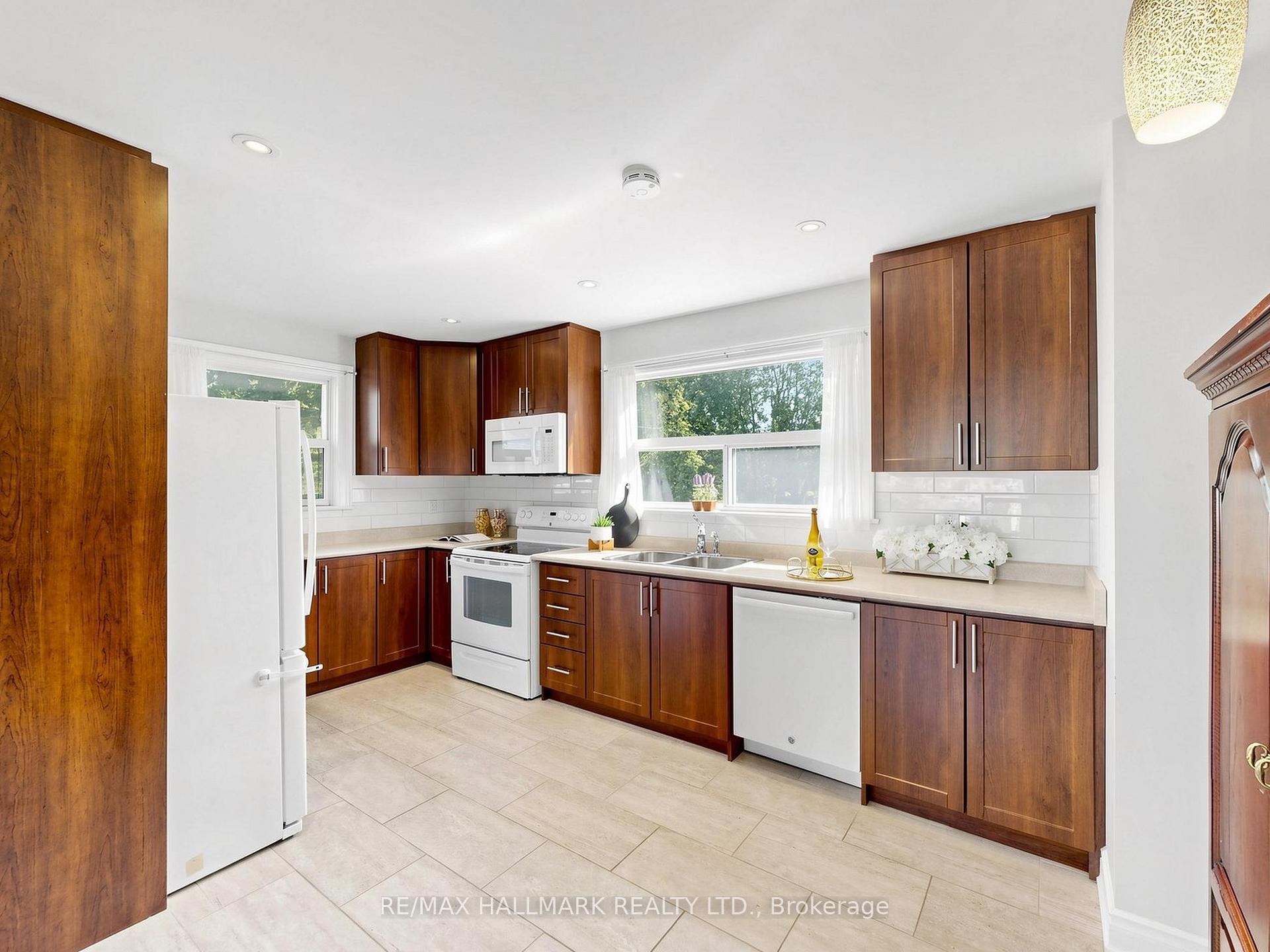 Photo 12 of 79 Cartier Crescent, Richmond Hill, Crosby — HOMEH