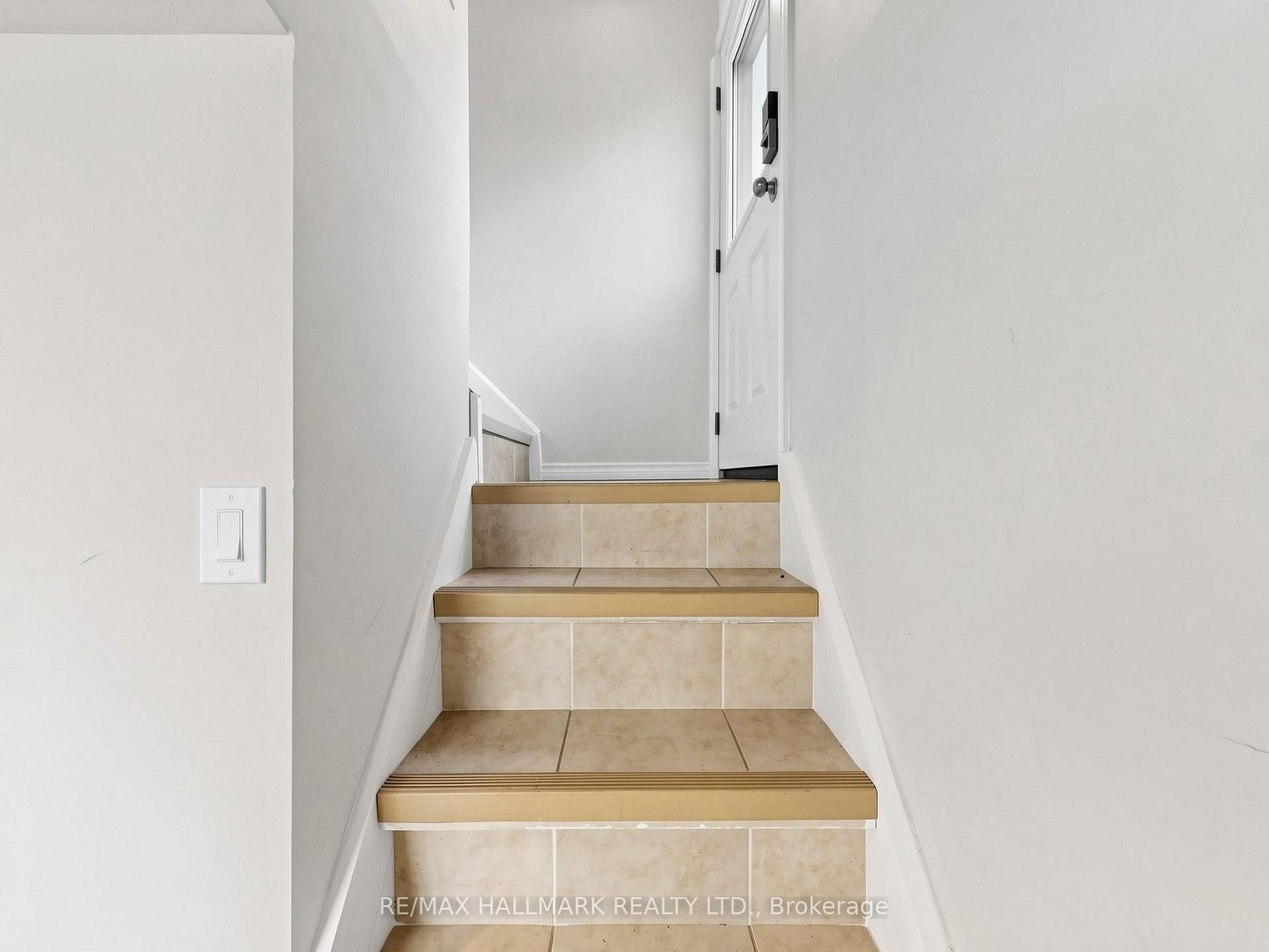 Photo 22 of 79 Cartier Crescent, Richmond Hill, Crosby — HOMEH