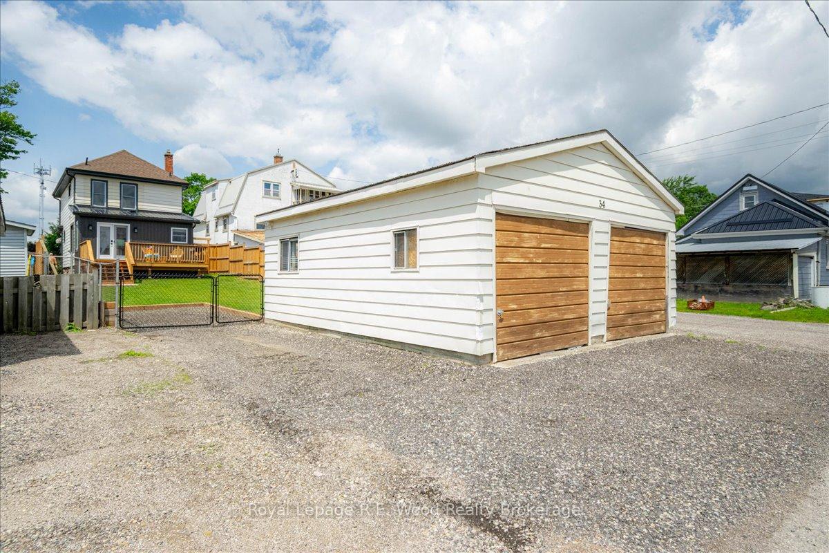 Photo 3 of 34 King Street, Tillsonburg — HOMEH