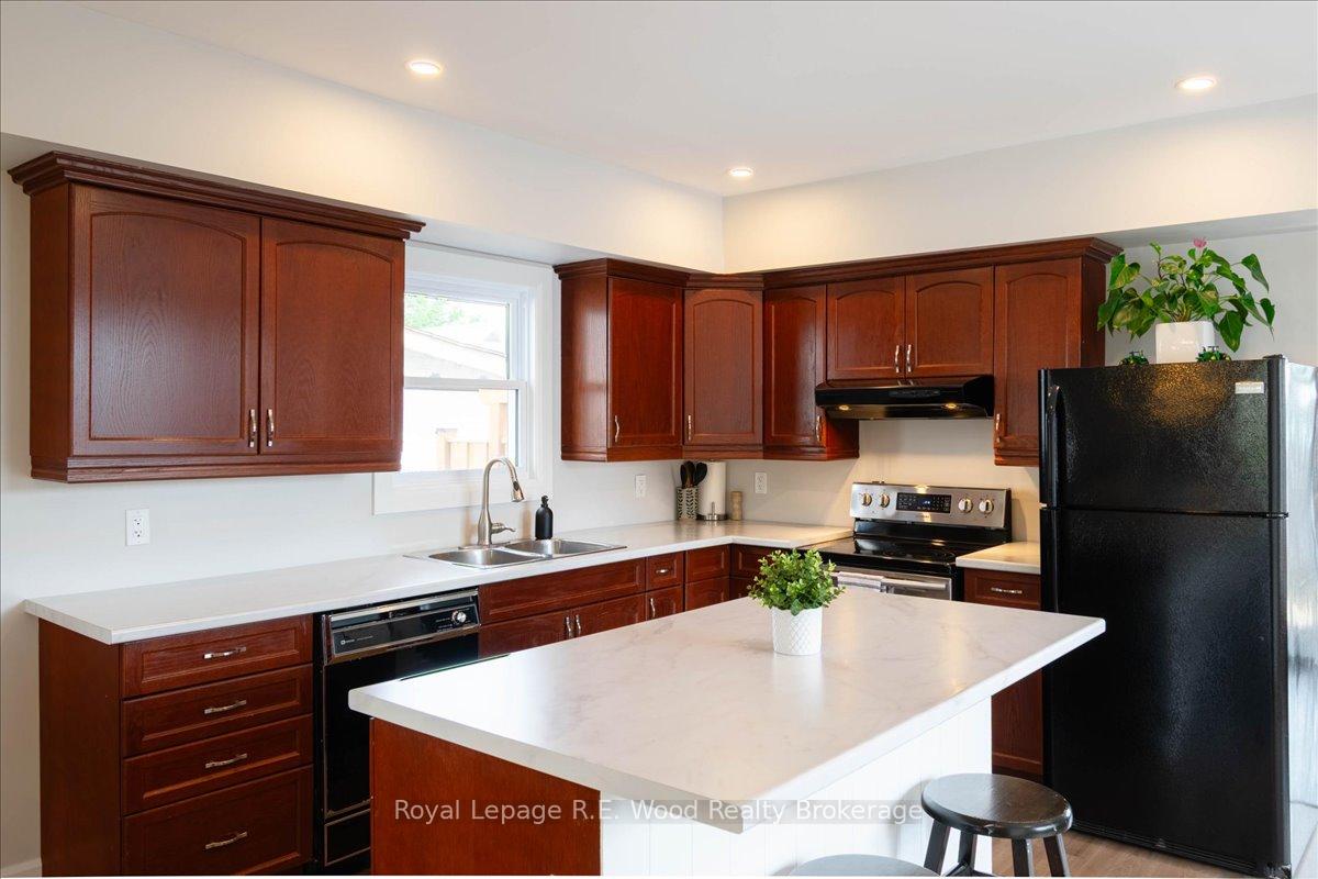 Photo 11 of 34 King Street, Tillsonburg — HOMEH