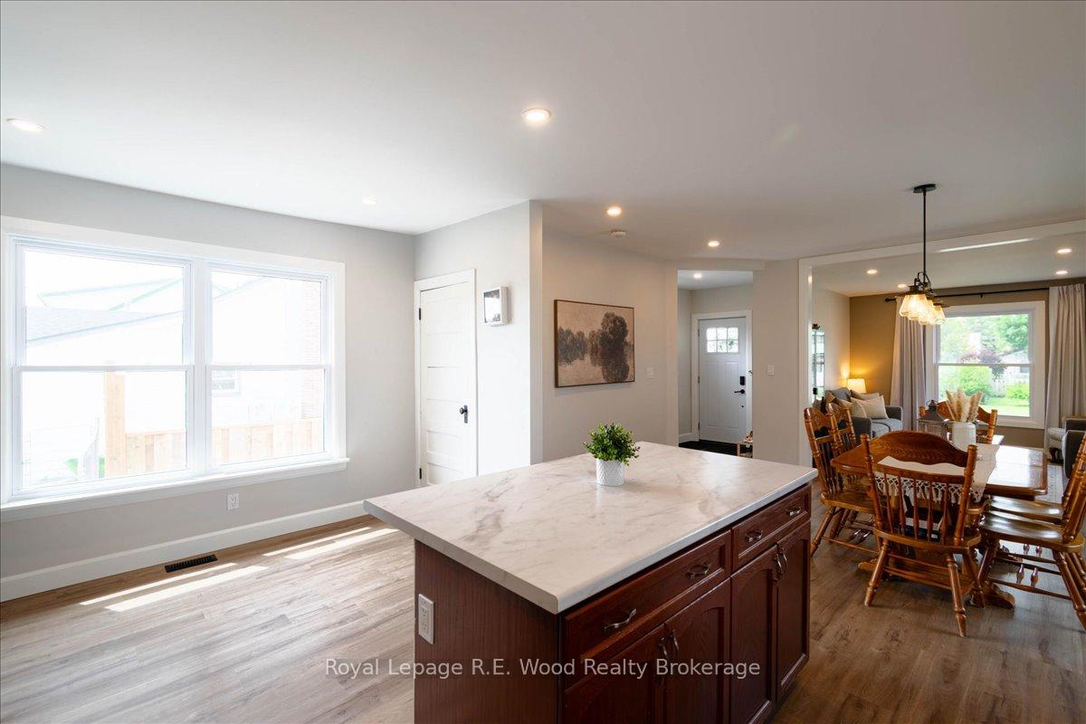 Photo 12 of 34 King Street, Tillsonburg — HOMEH
