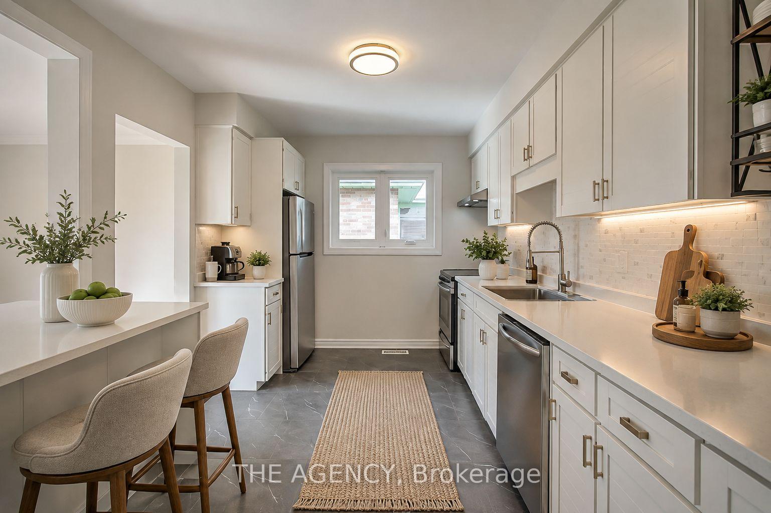 Photo 4 of 14 Wareside Road, Etobicoke, Etobicoke West Mall — HOMEH