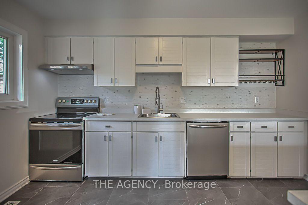 Photo 6 of 14 Wareside Road, Etobicoke, Etobicoke West Mall — HOMEH