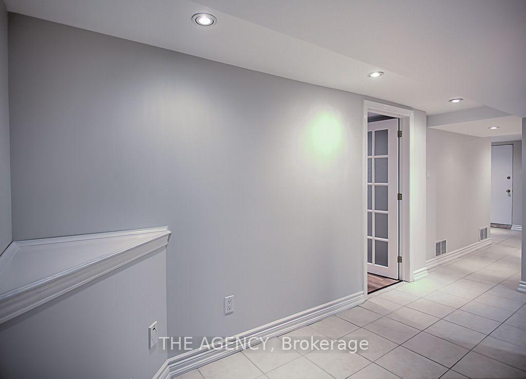 Photo 16 of 14 Wareside Road, Etobicoke, Etobicoke West Mall — HOMEH