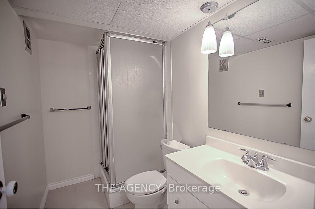 Photo 17 of 14 Wareside Road, Etobicoke, Etobicoke West Mall — HOMEH