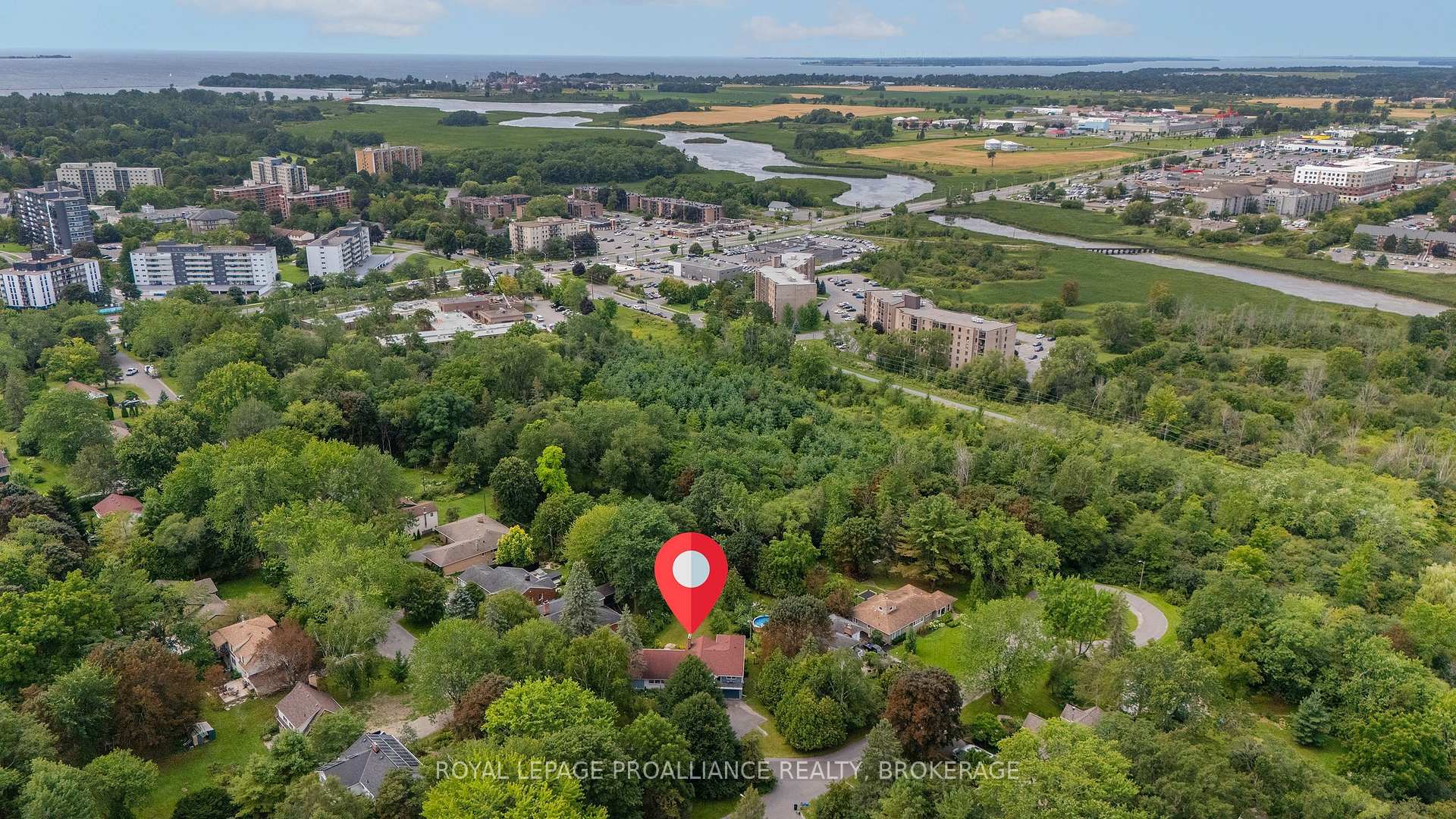 Photo 2 of 6 Grenville Crescent, Kingston, West of Sir John A. Blvd — HOMEH
